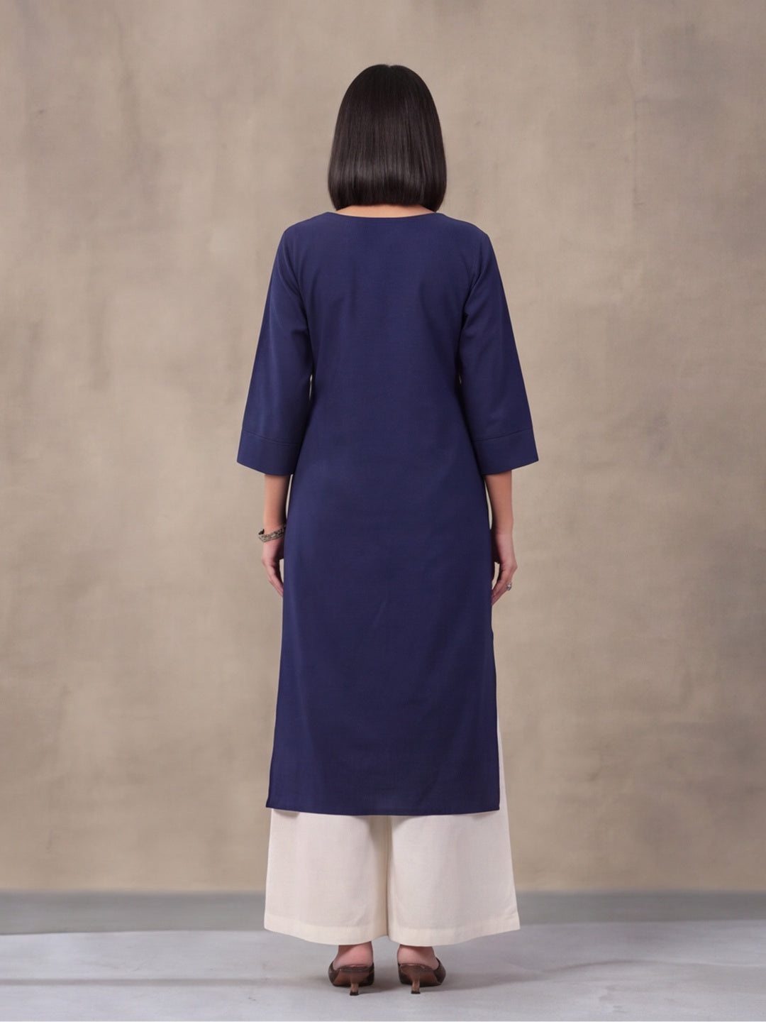 Women Keyhole Solid Staright Three Fourth Sleeve Pure Cotton Kurta