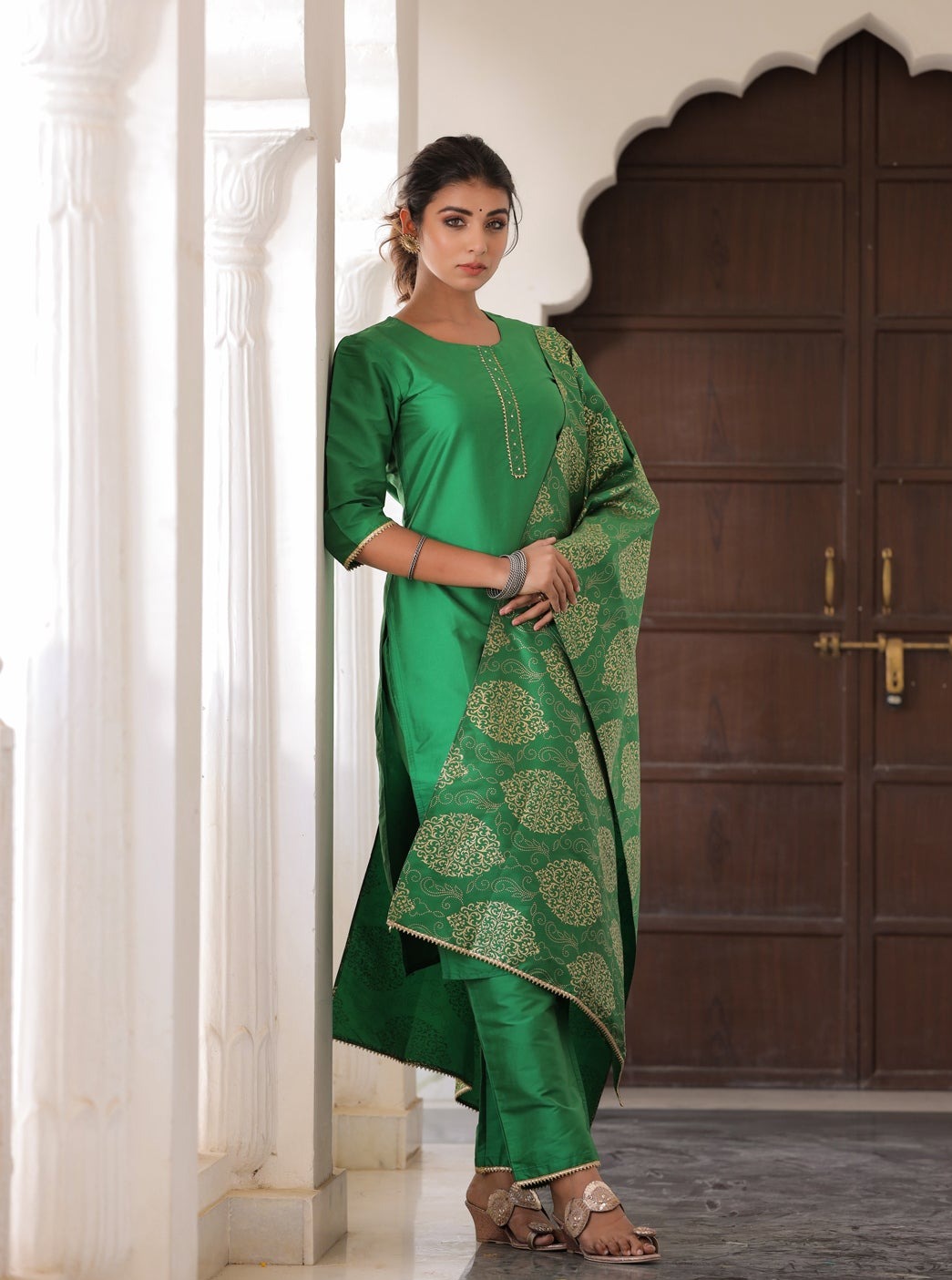 Green Solid Straight Kurta With Gotta Work On Palazzo & Printed Dupatta