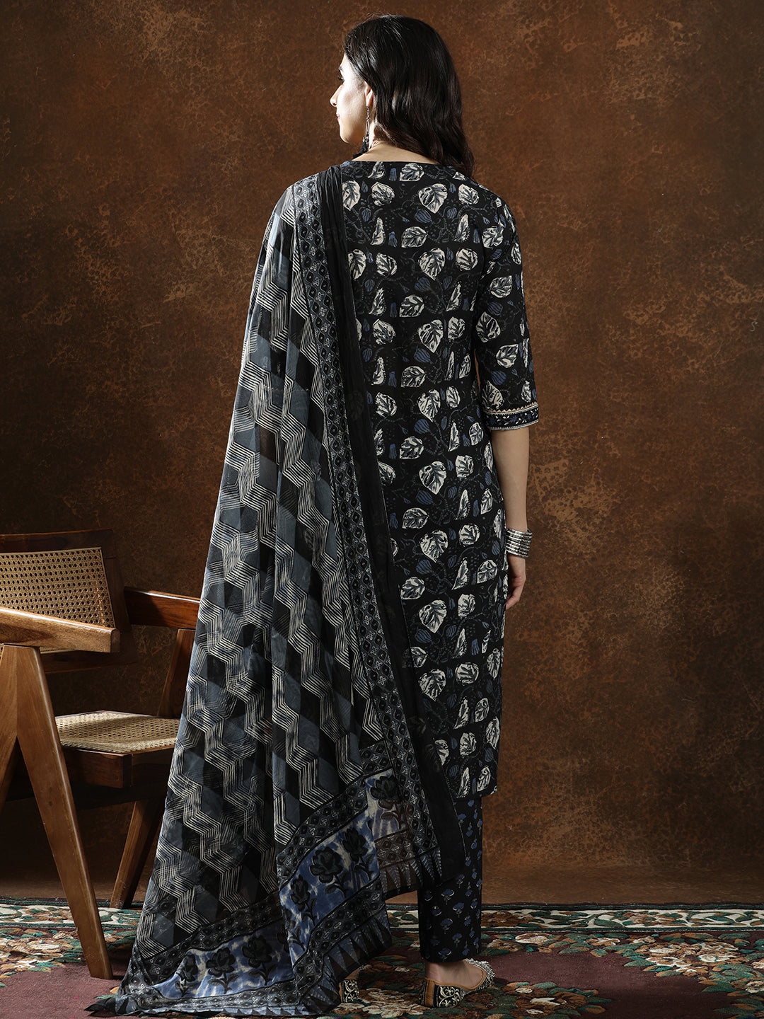 Floral Embroidered Straight Pure Cotton Kurta & Trousers Sets