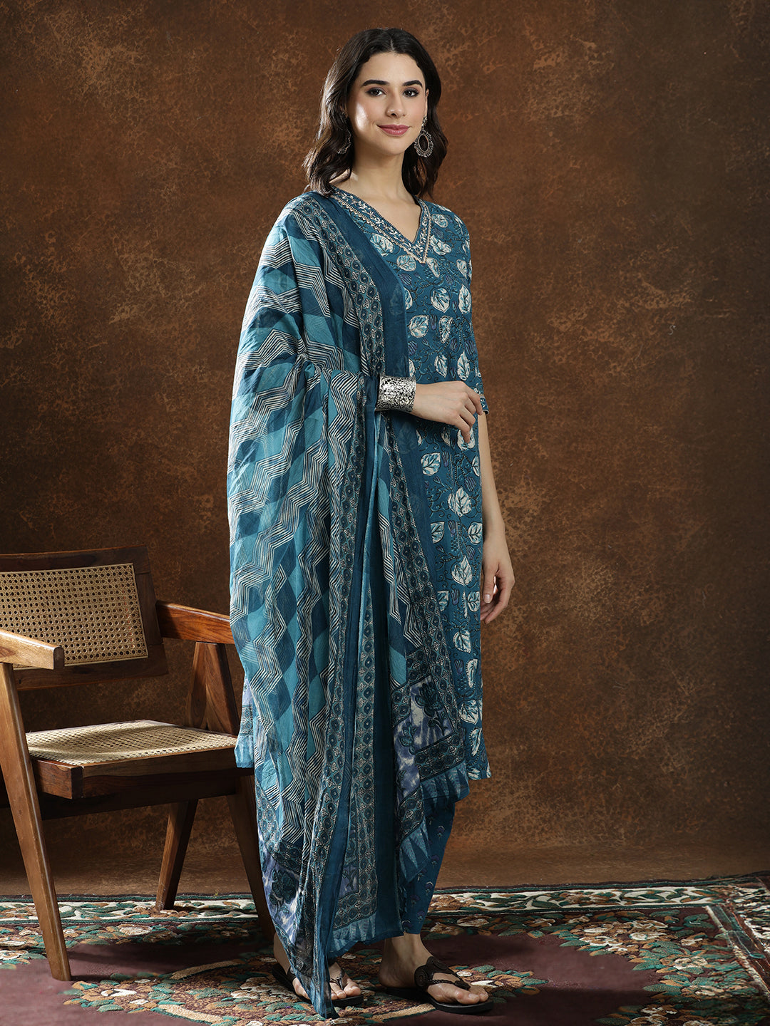 Floral Embroidered Straight Pure Cotton Kurta & Trousers Sets