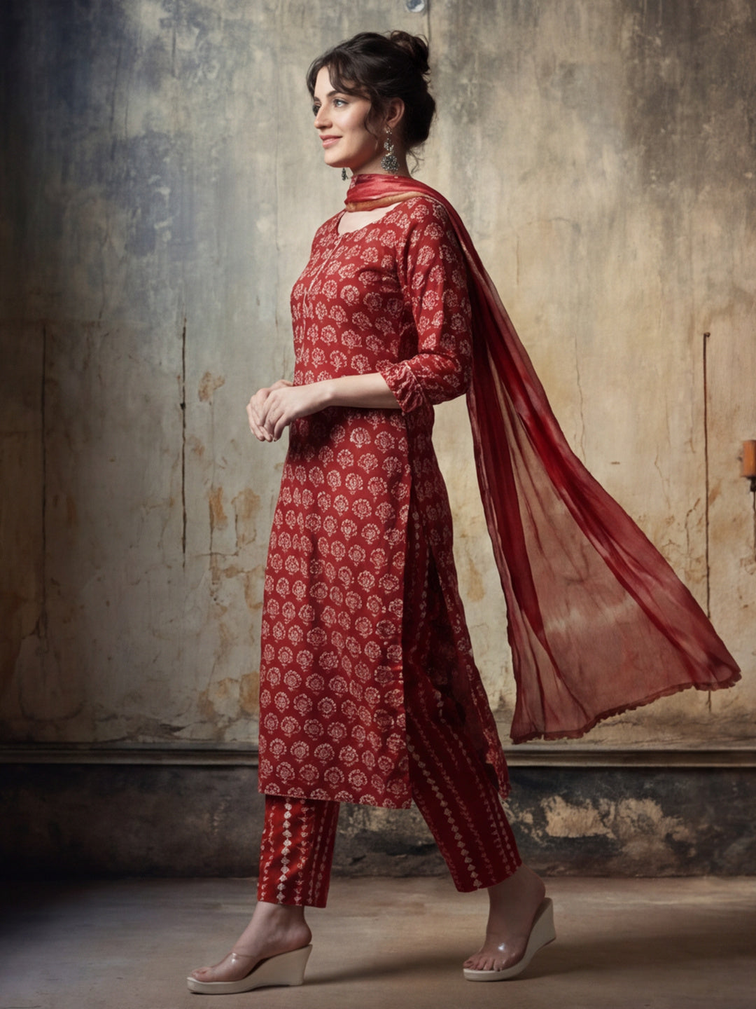 Floral Printed Gotta Patti Pure Cotton Kurta With Pant & Chiffon Dupatta
