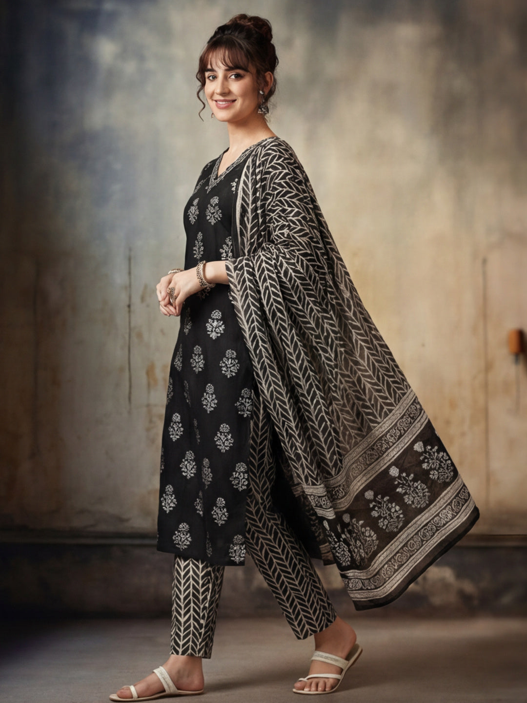 Floral Printed V-Neck Pure Cotton Straight Kurta With Trousers & Dupatta