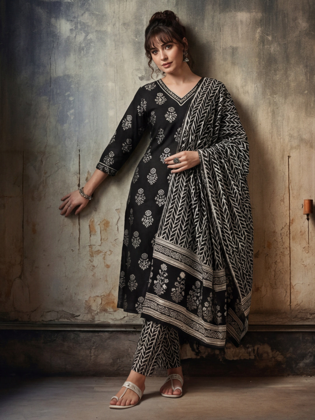Floral Printed V-Neck Pure Cotton Straight Kurta With Trousers & Dupatta