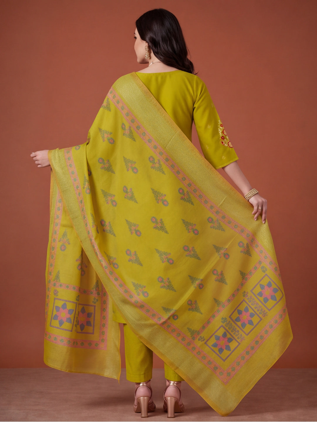 Women's Green Embroidered Kurta Set with Linen Dupatta | Roman Cotton Festive Ethnic Wear
