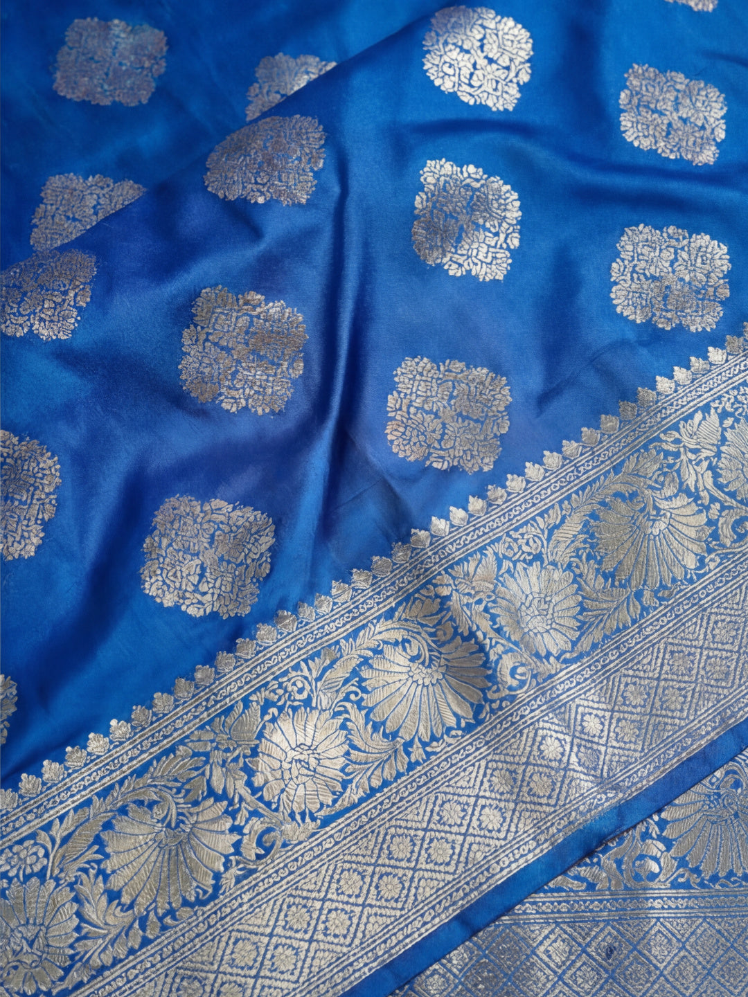 Zari Woven Design Banarasi Saree