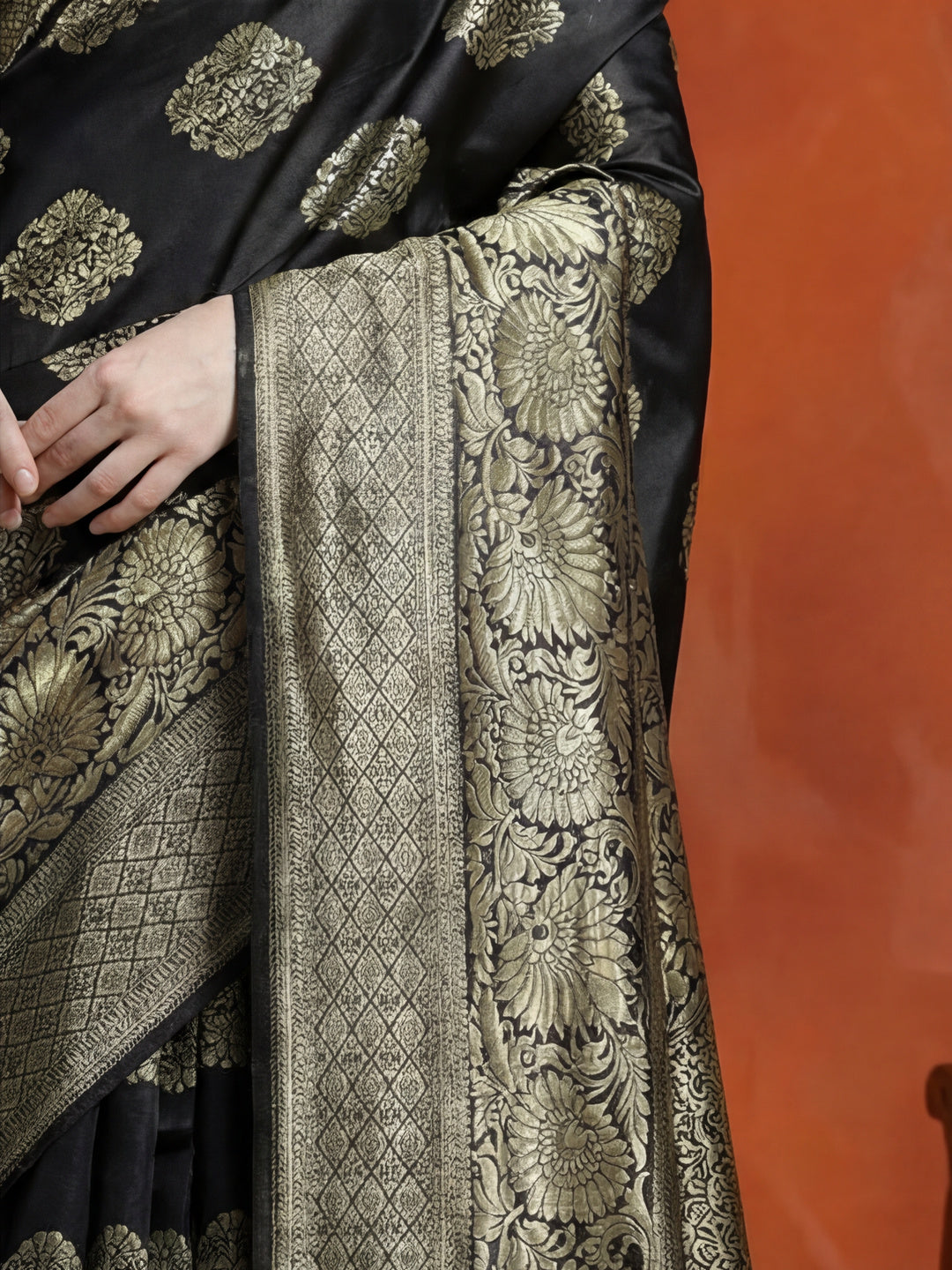 Silk Blend Zari Woven Design Banarasi Saree
