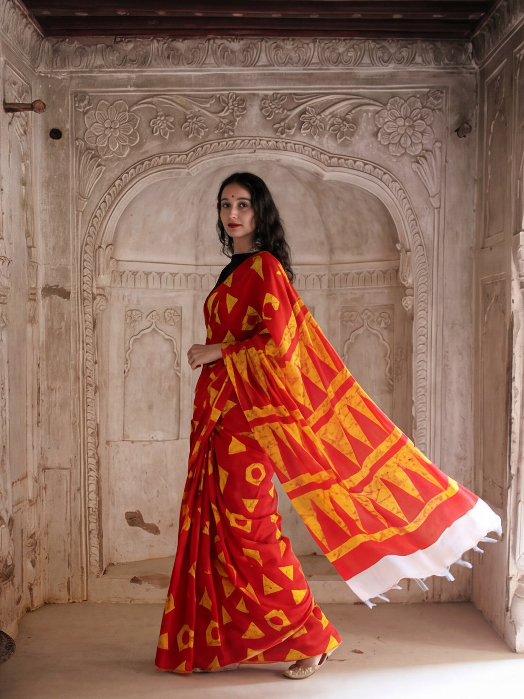 Geometric Printed Pure Cotton Saree With Unstitched Blouse