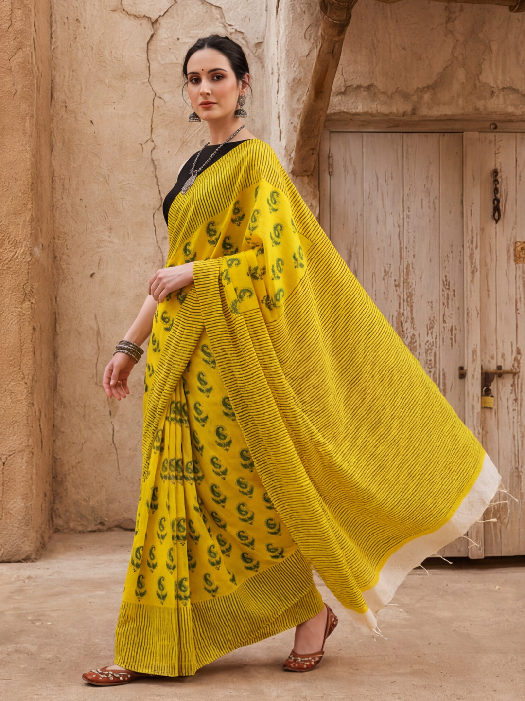 Mulmul Cotton Floral Printed Saree