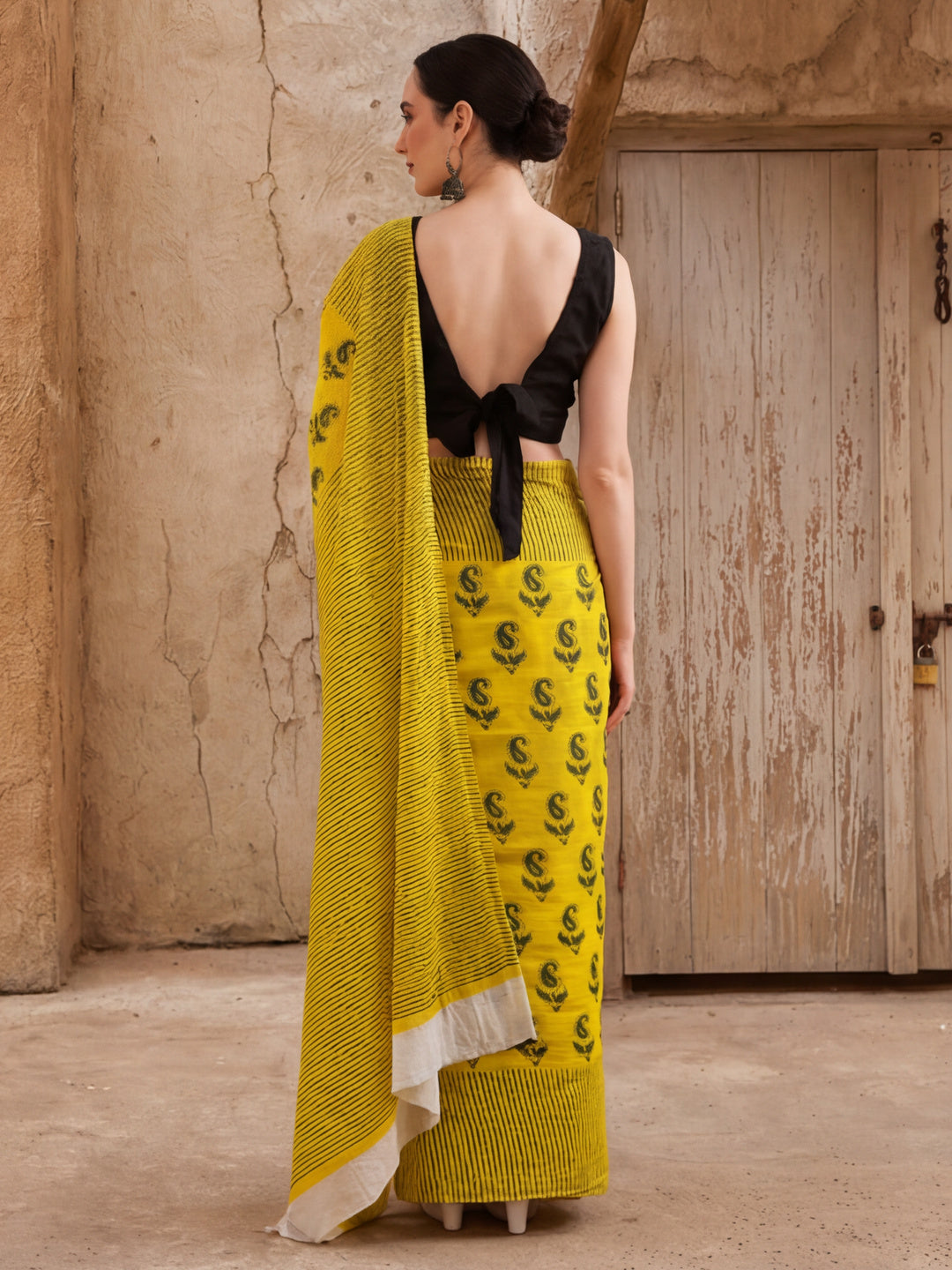 Mulmul Cotton Floral Printed Saree