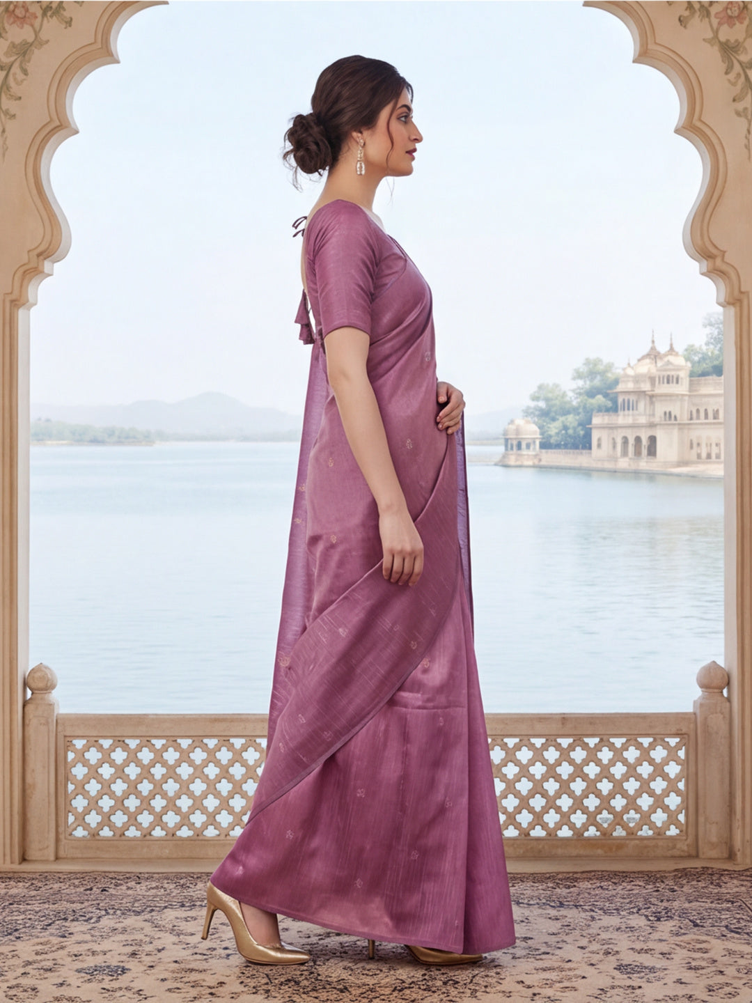 Women Mauve Pink Floral Woven Design Saree with Tassel Detail Pallu