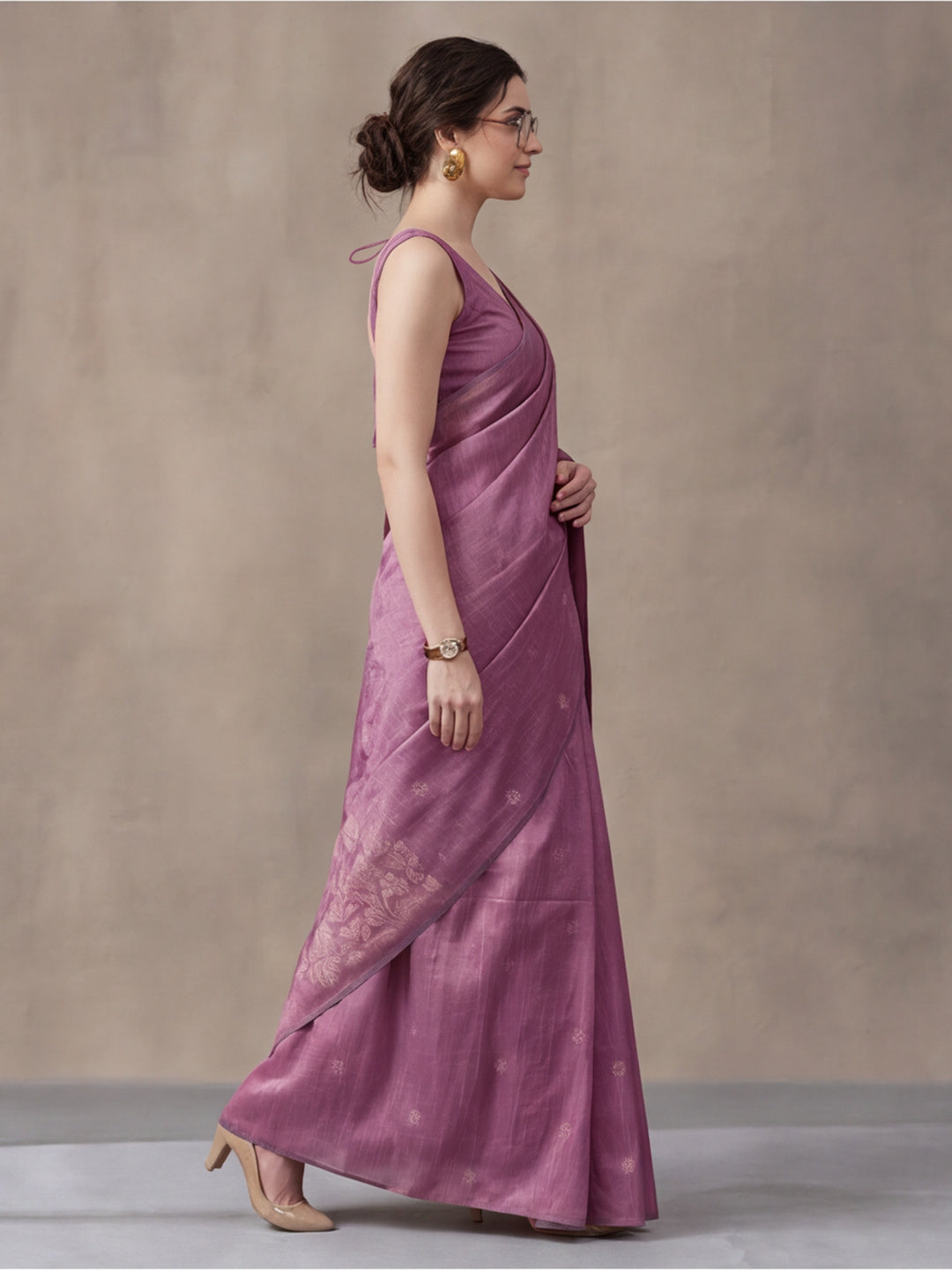 Women Mauve Pink Floral Woven Design Saree with Tassel Detail Pallu