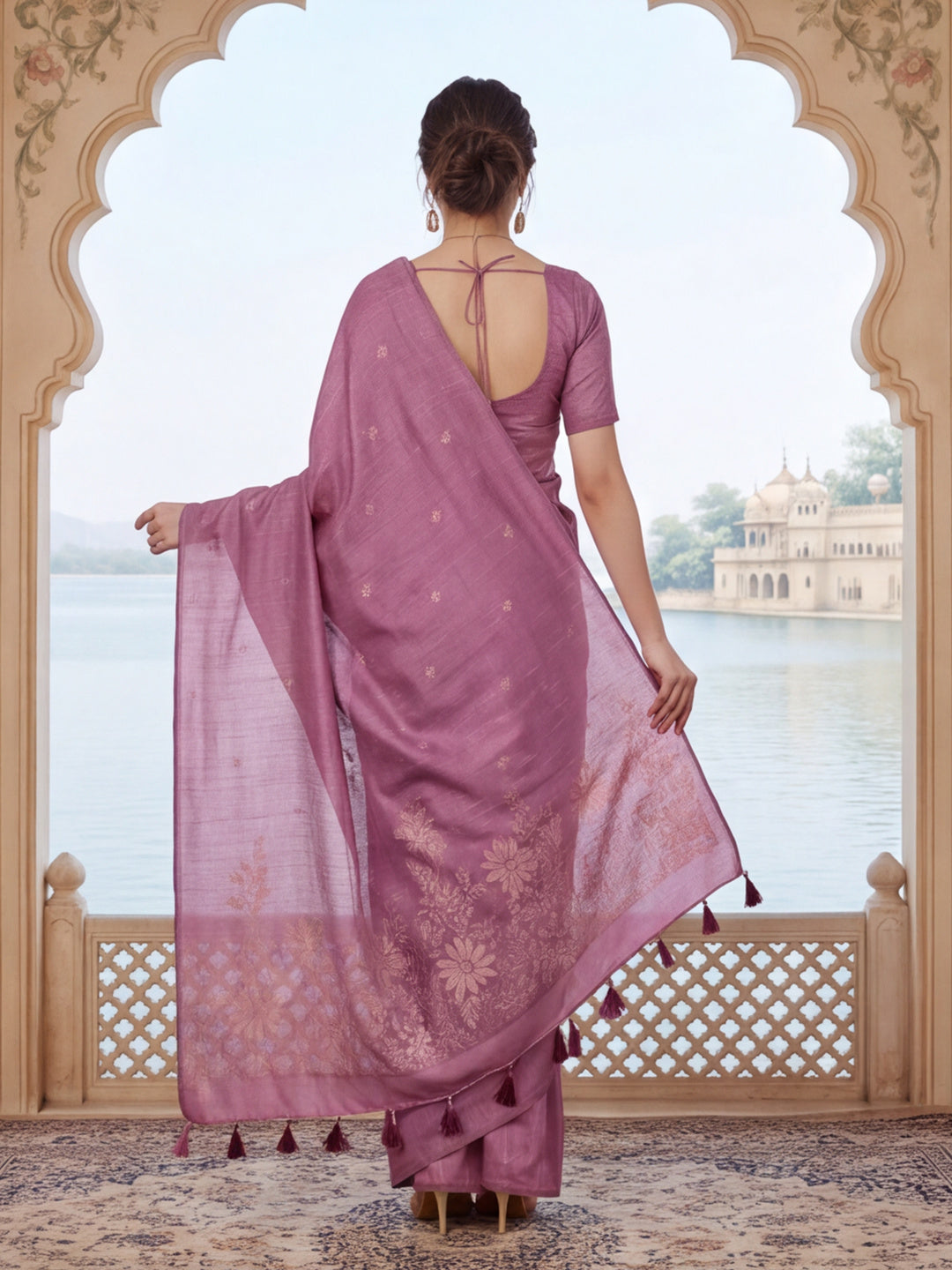 Women Mauve Pink Floral Woven Design Saree with Tassel Detail Pallu