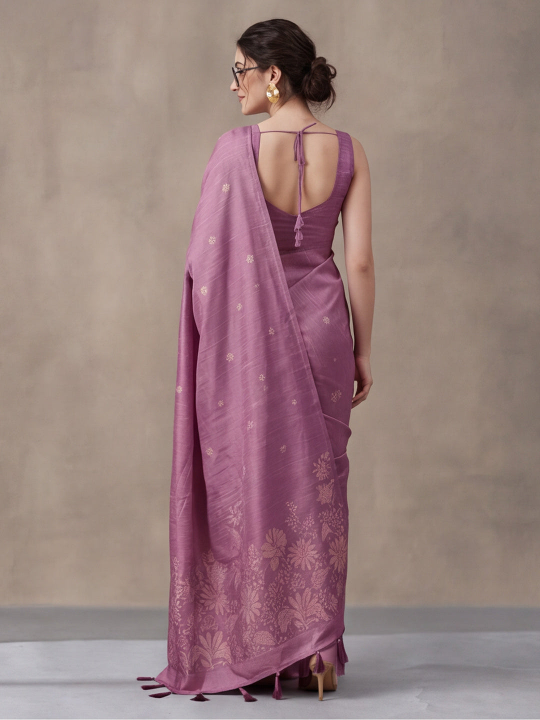 Women Mauve Pink Floral Woven Design Saree with Tassel Detail Pallu