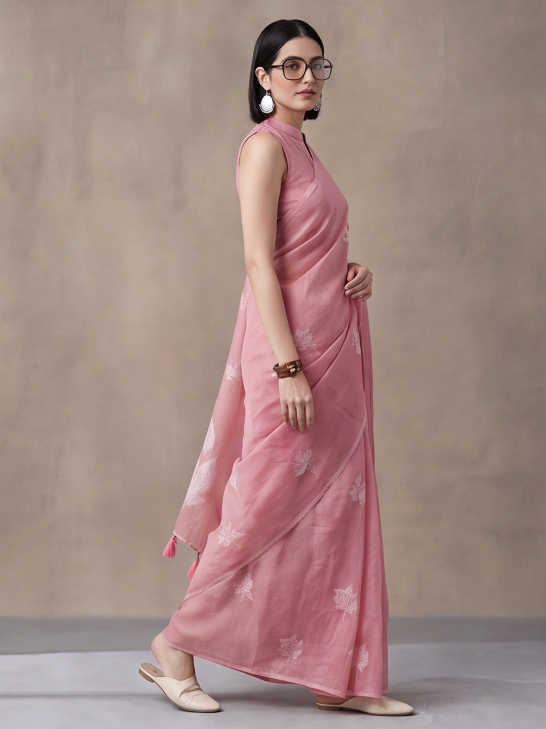 Women Dusty Pink Floral Woven Design Saree with Tassel Detail Pallu