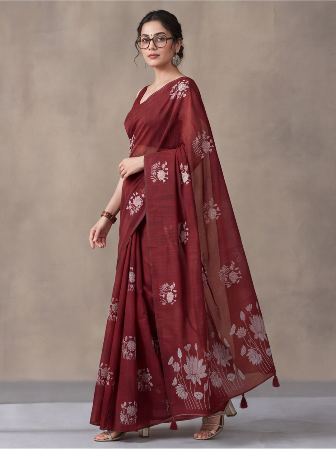 Women Maroon Floral Woven Design Saree with Tassel Detail Pallu