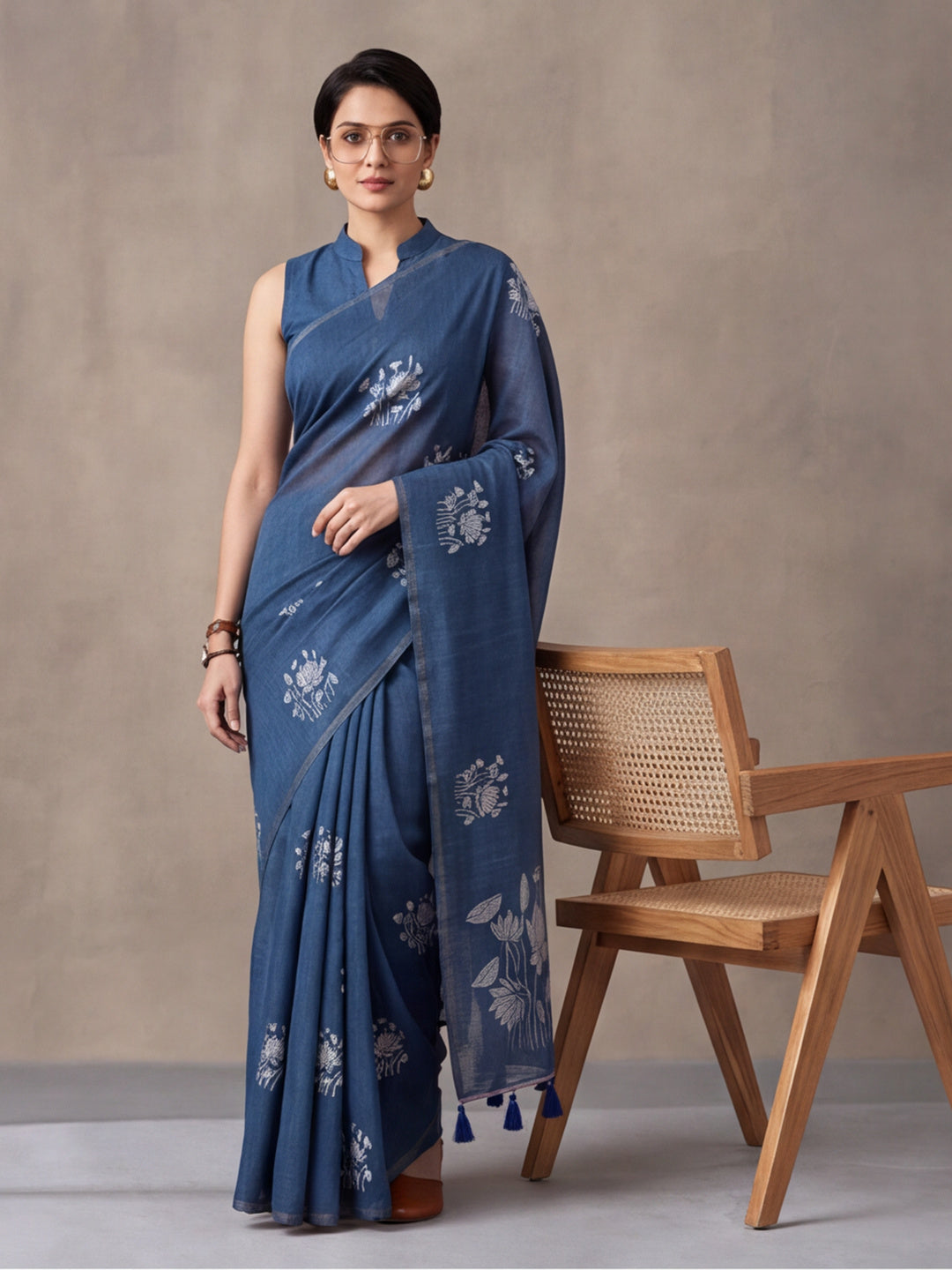 Women Blue Floral Woven Design Saree with Tassel Detail Pallu