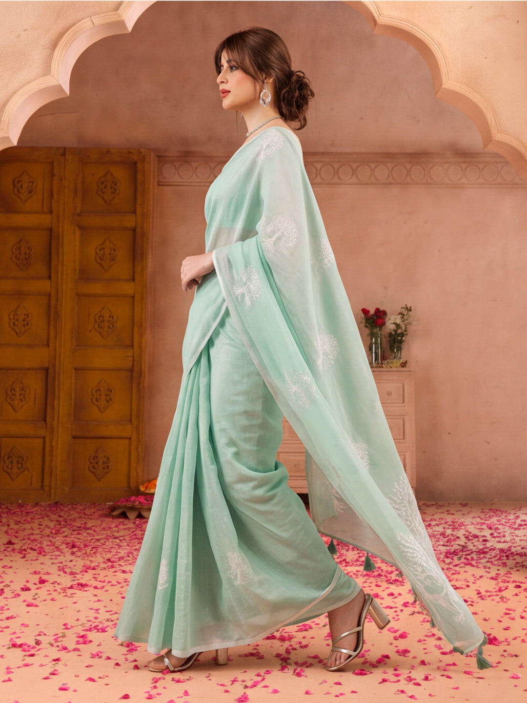 Women Sea Green Ethnic Tree Print Saree with Tassel Pallu and Artistic Design