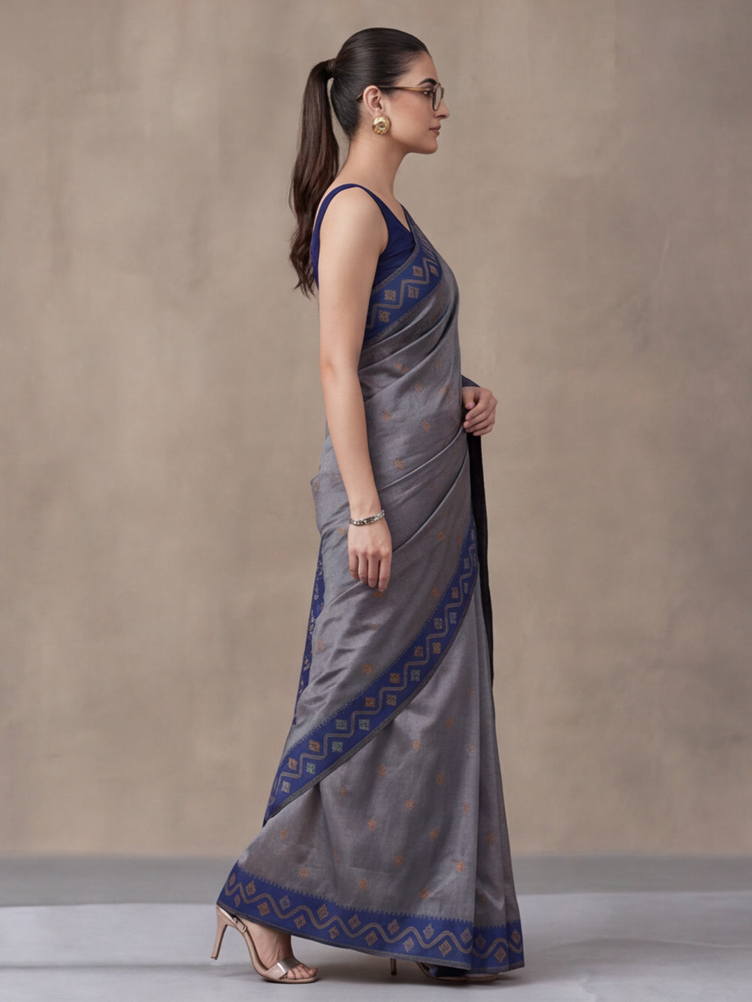 Women Grey Woven Saree with Ethnic Jacquard Border and Designer Pallu