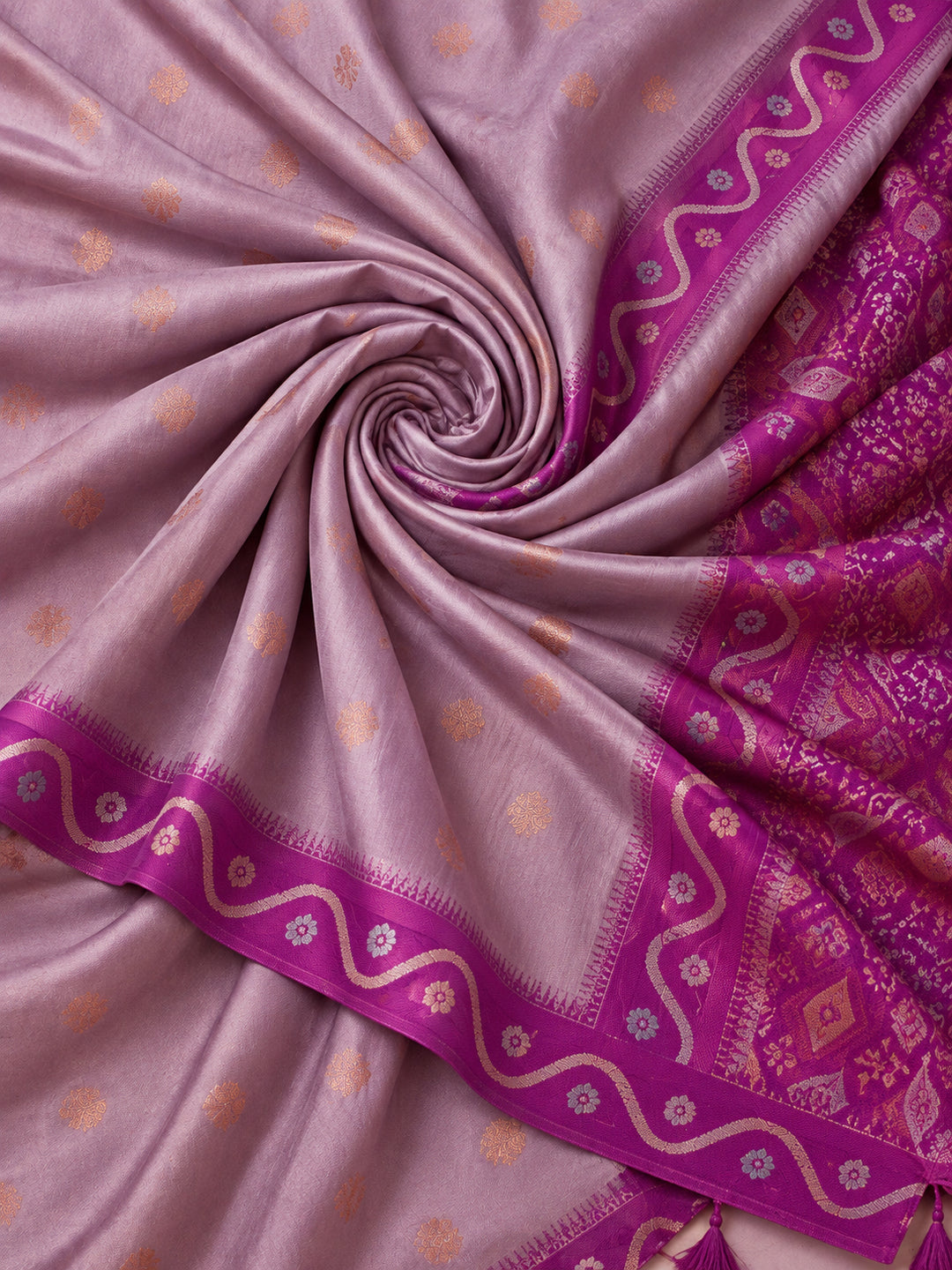 Women Lavender Woven Saree with Ethnic Jacquard Border and Designer Pallu