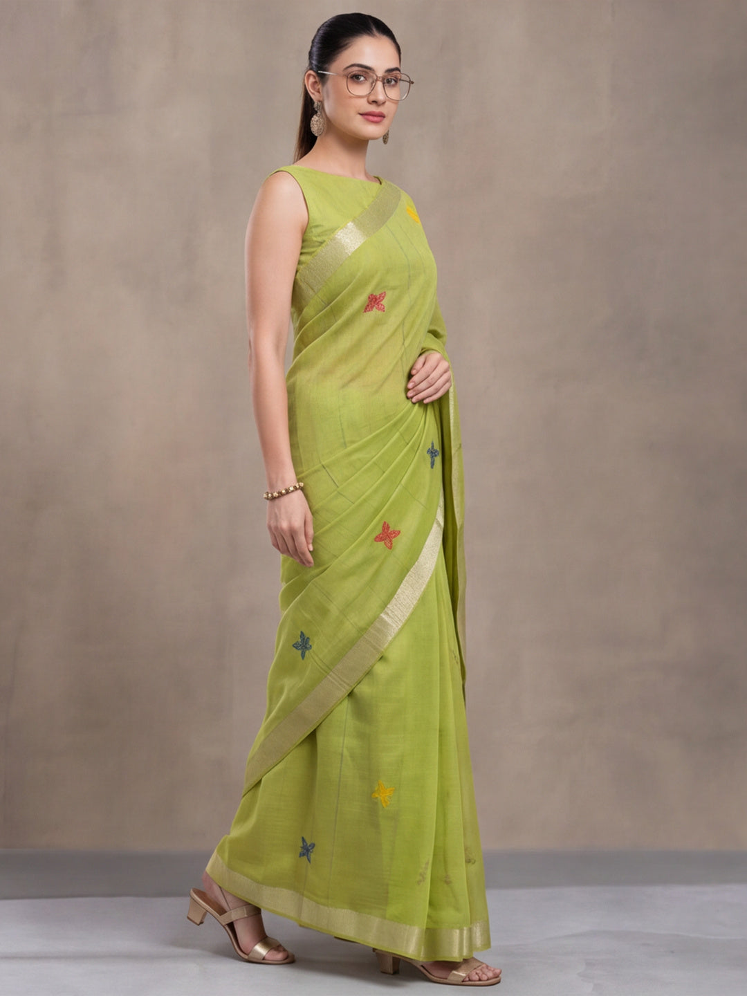 Women Green Designer Weaving Work Saree with Tree Motif Pallu and Tassel Detail