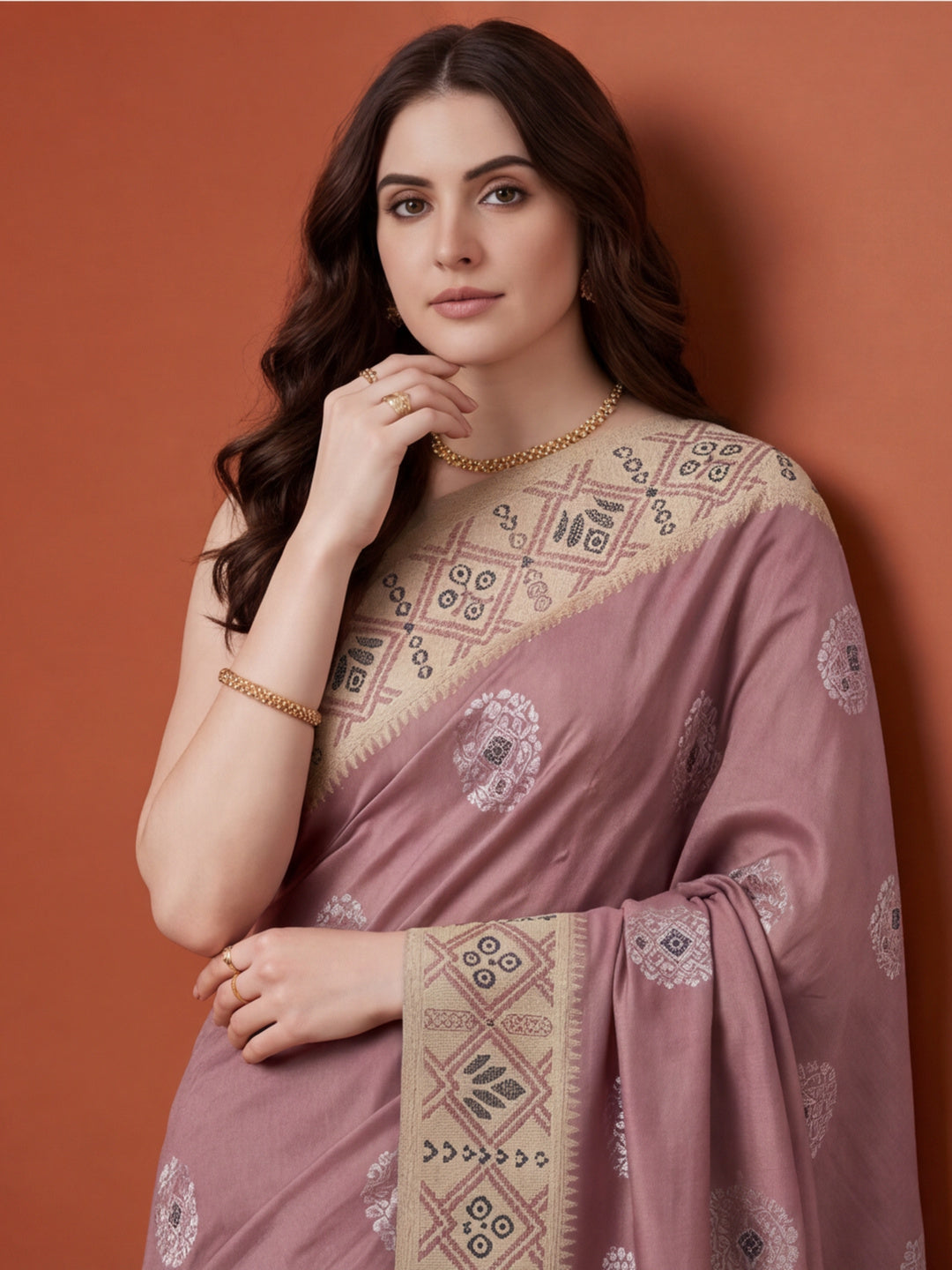 Women Mauve Banarasi Silk Blend Saree with Ethnic Woven Border and Tassel Detail
