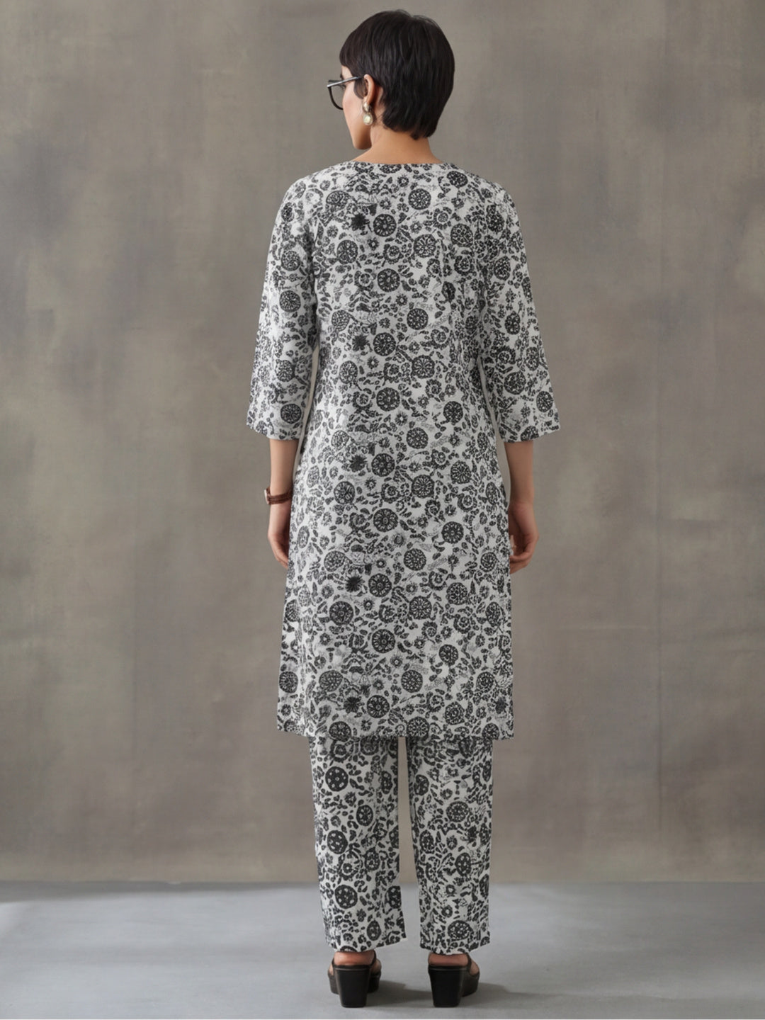 Floral Printed Straight Kurta & Trousers Sets