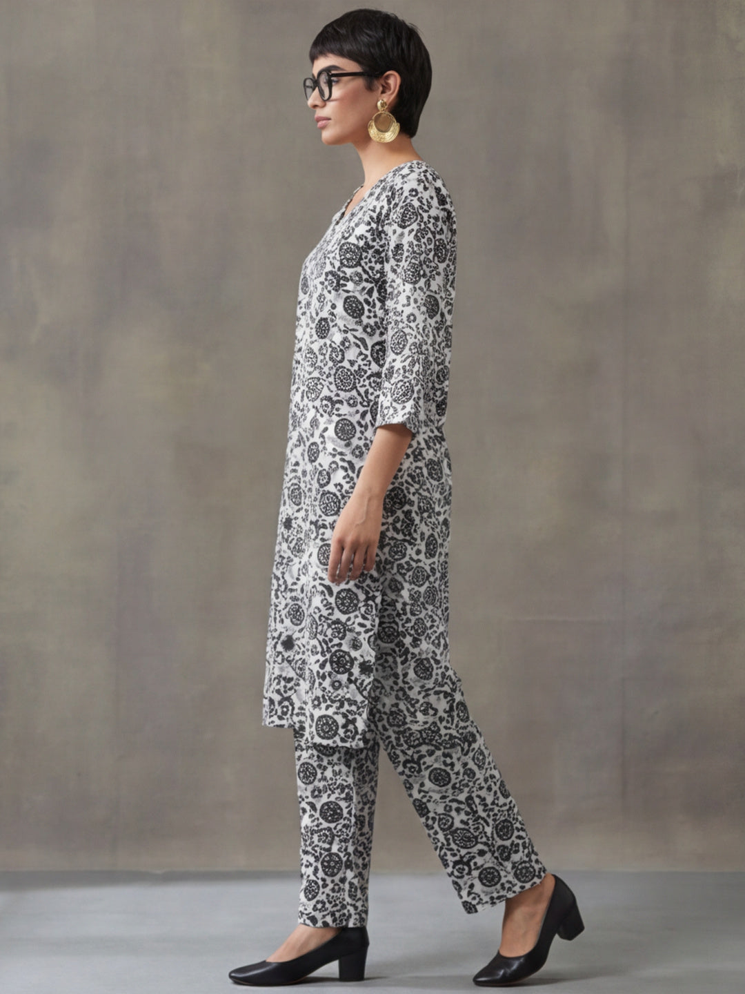 Floral Printed Straight Kurta & Trousers Sets