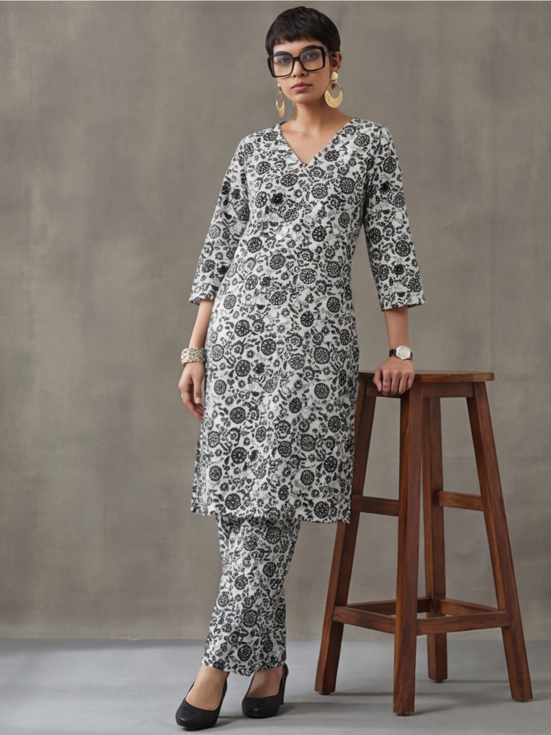 Floral Printed Straight Kurta & Trousers Sets