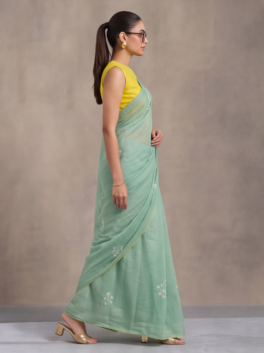 Digitally Printed Abstract & Floral Mul Cotton Saree with Contrast Blouse