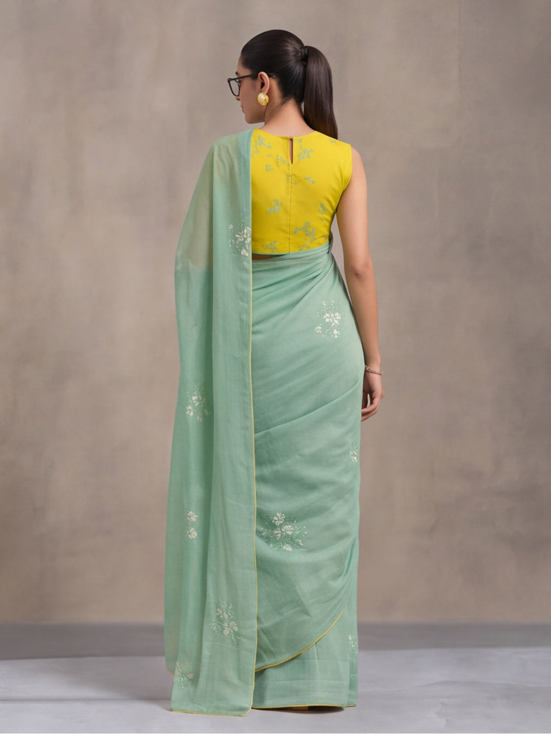 Digitally Printed Abstract & Floral Mul Cotton Saree with Contrast Blouse