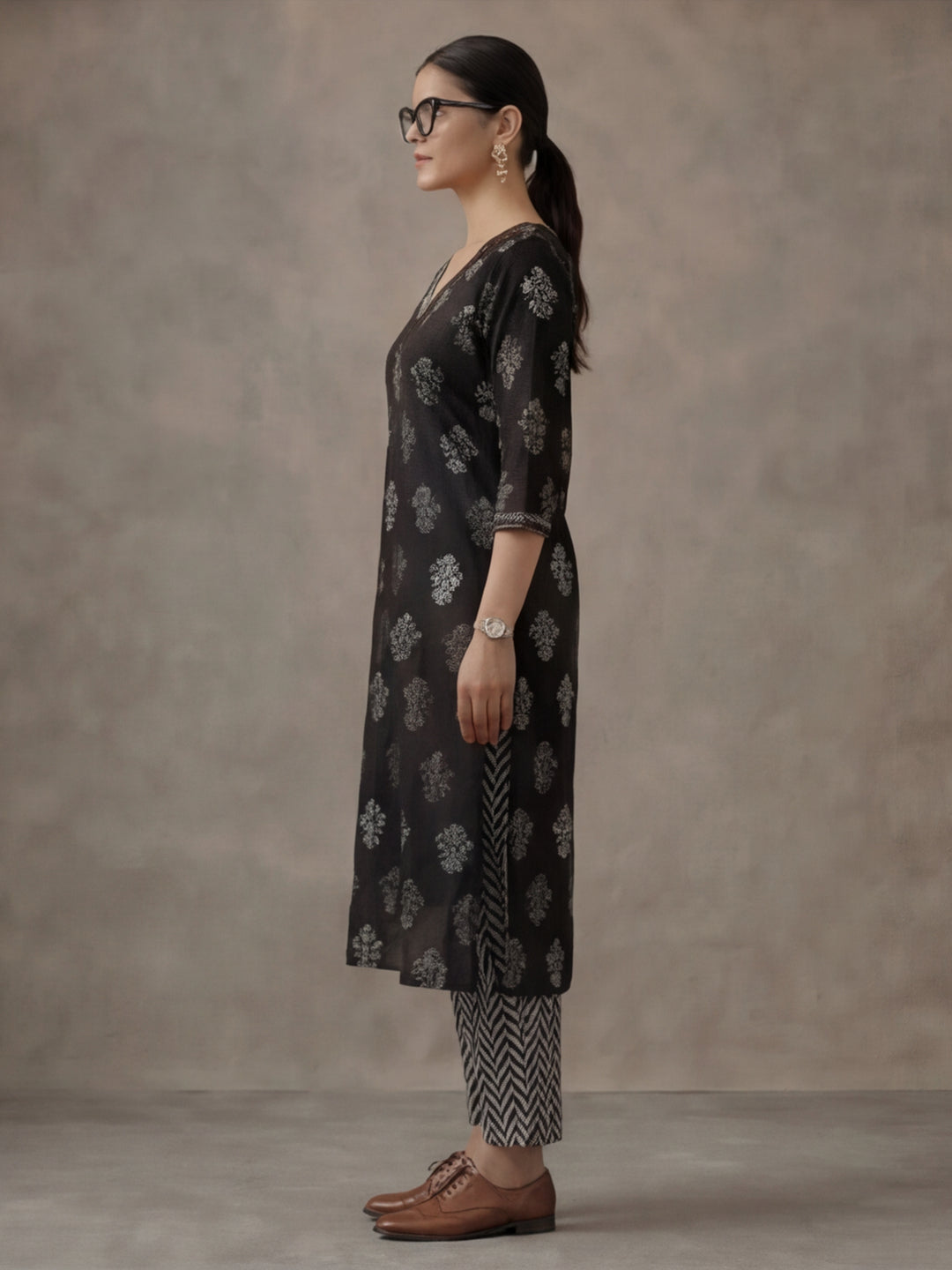 Floral Embroidered Straight Pure Cotton Kurta & Trousers Sets