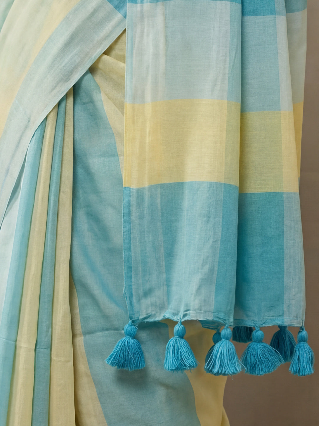 Striped Pure Linen Saree with Unstiched Blouse