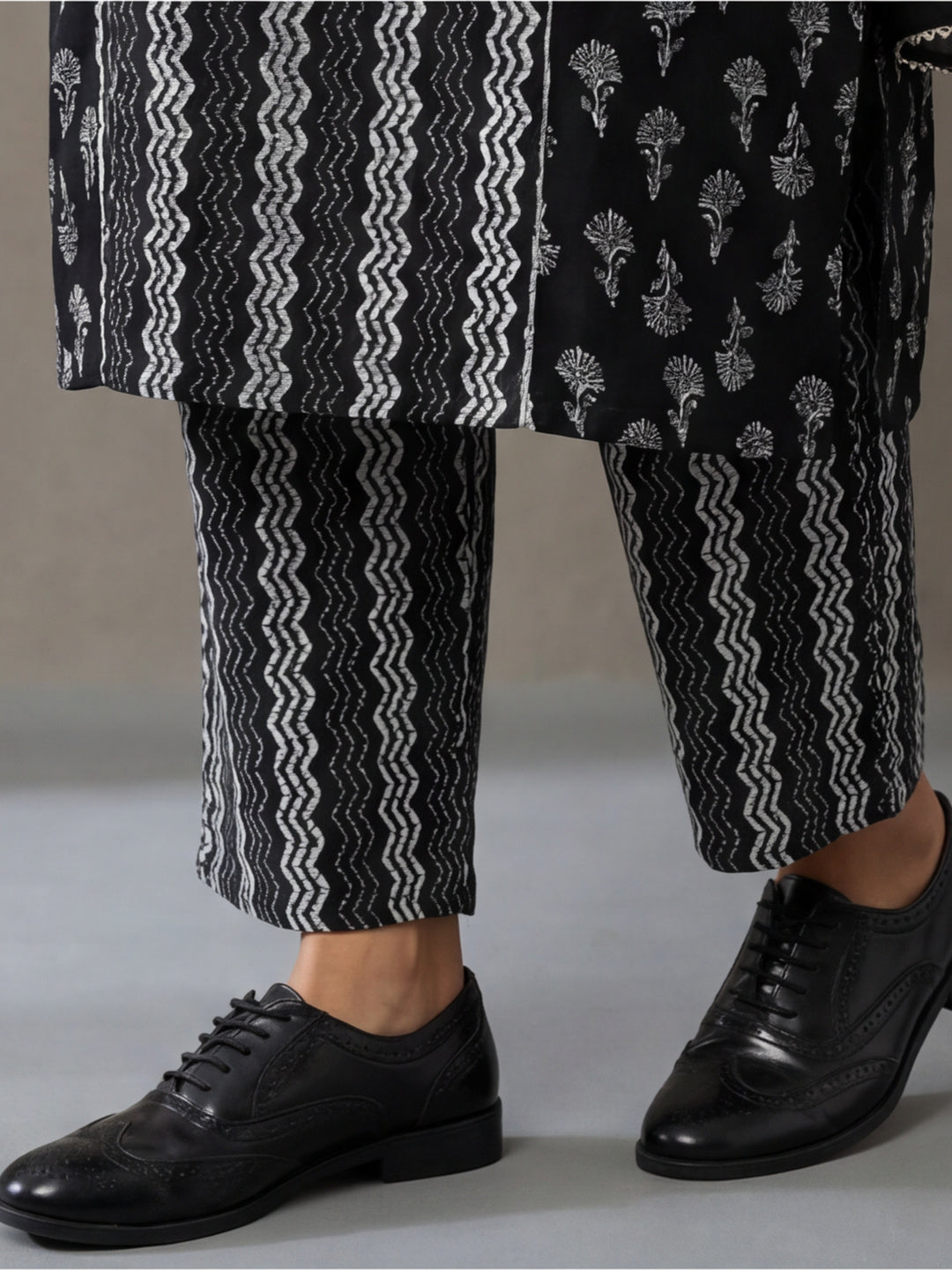 Floral Printed Straight Pure Cotton Kurta & Trousers Sets