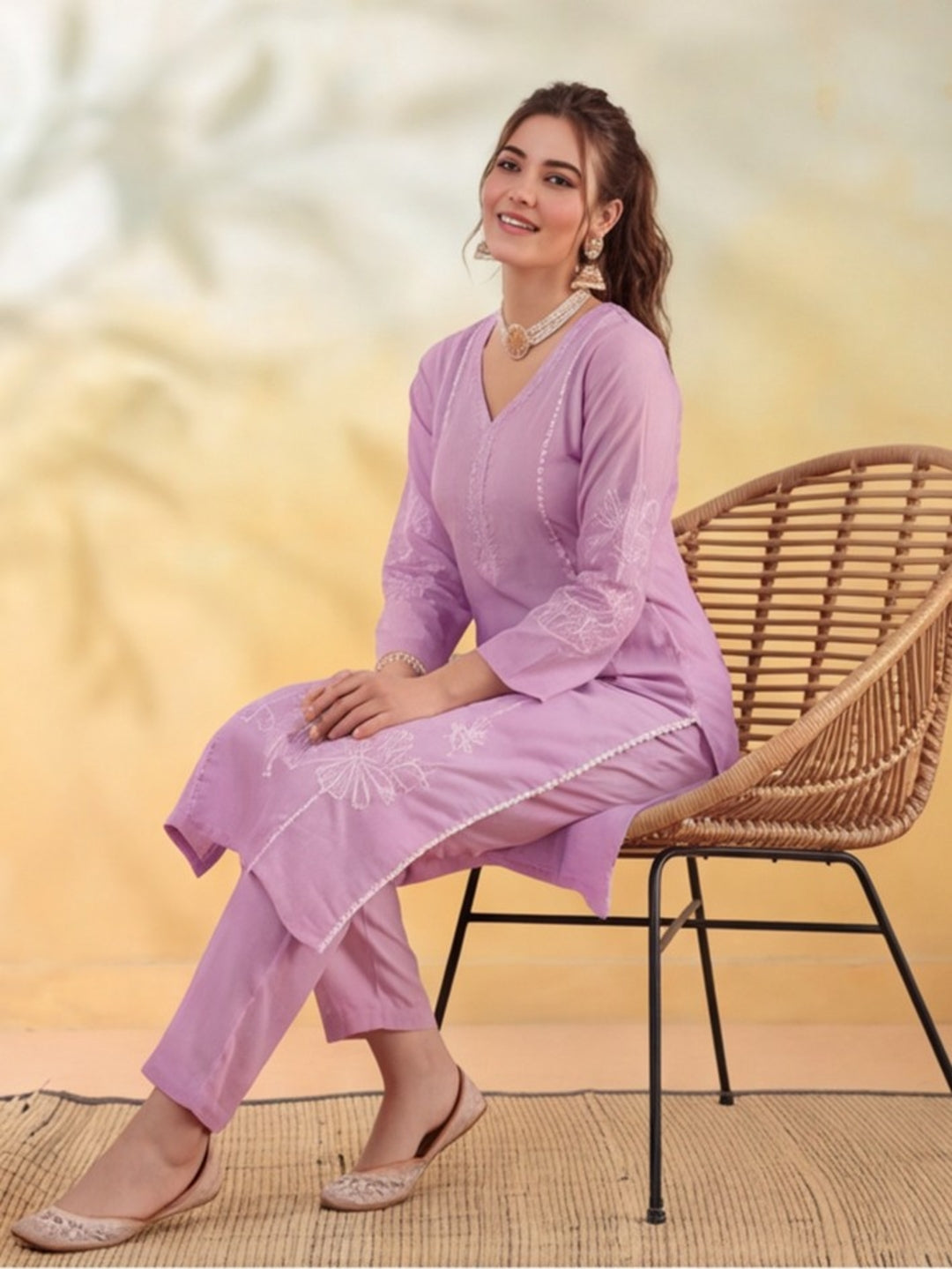 Women Floral Embroidery Lavender Kurta Set with Dupatta