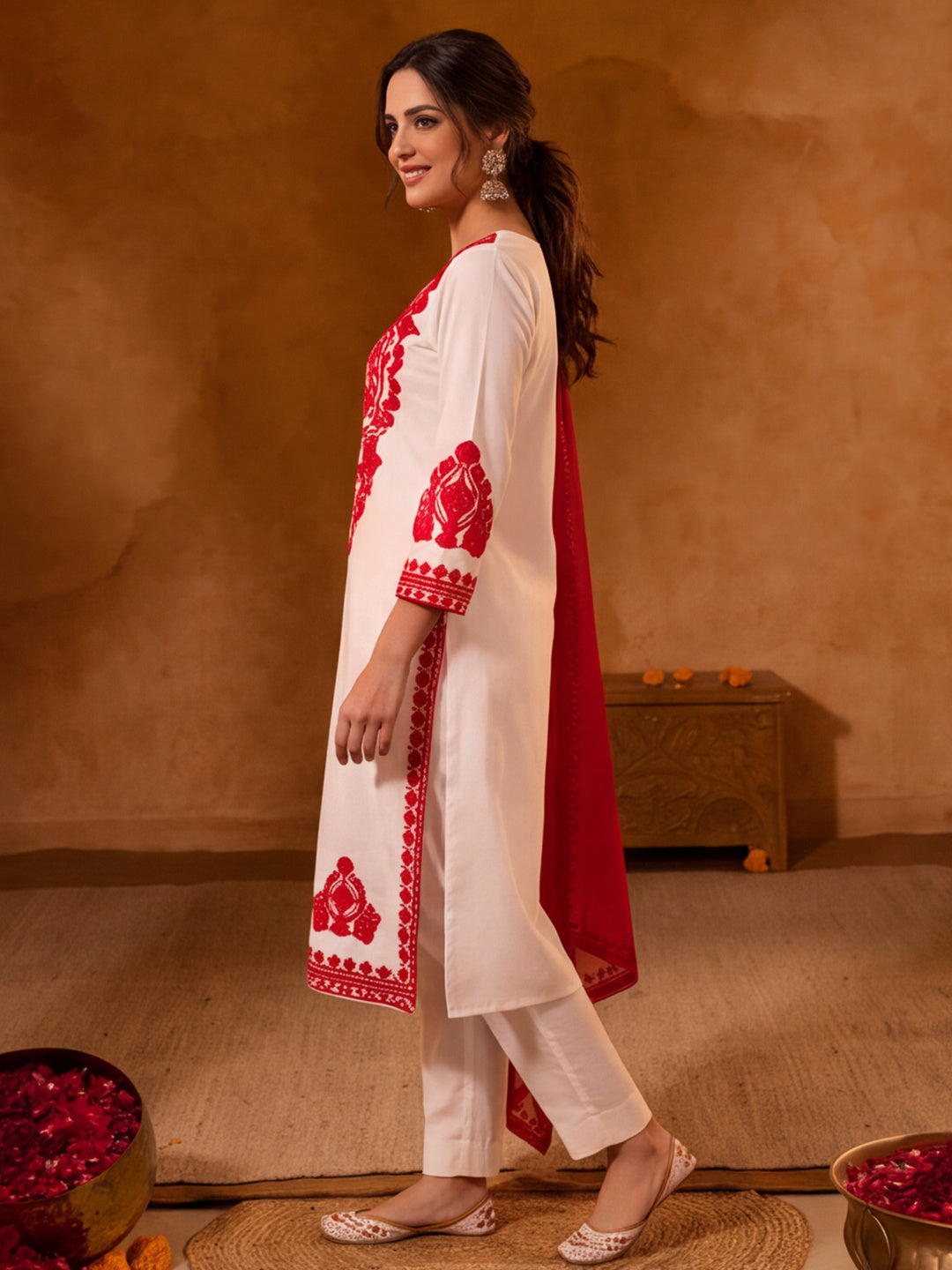 Women Embroidery Off White Kurta Set with Dupatta