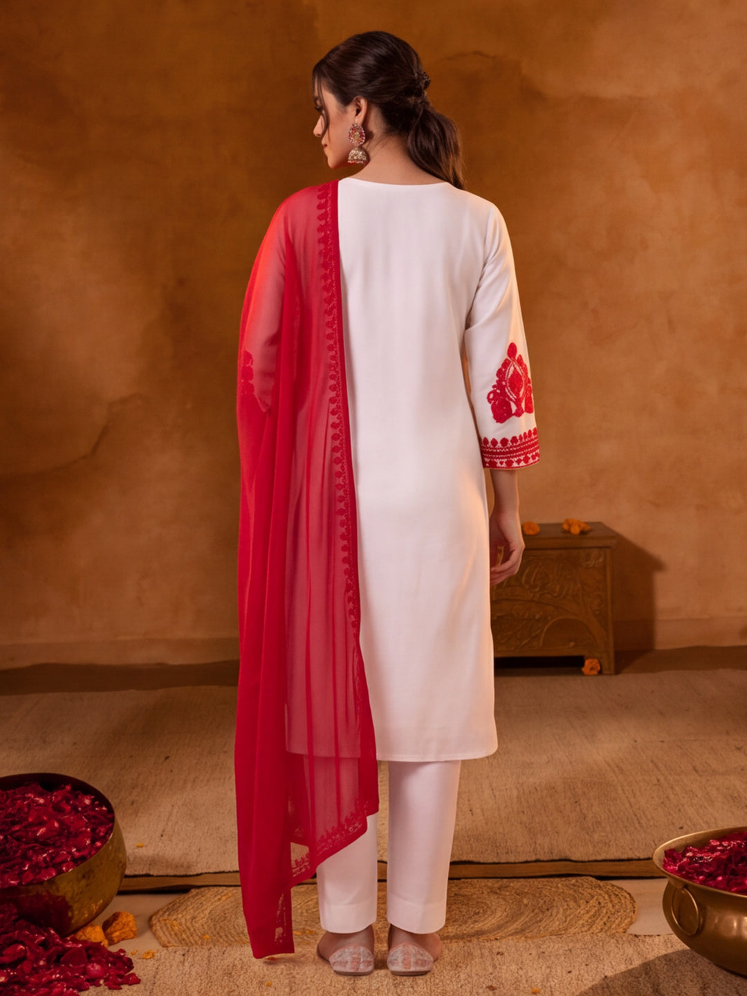 Women Embroidery Off White Kurta Set with Dupatta