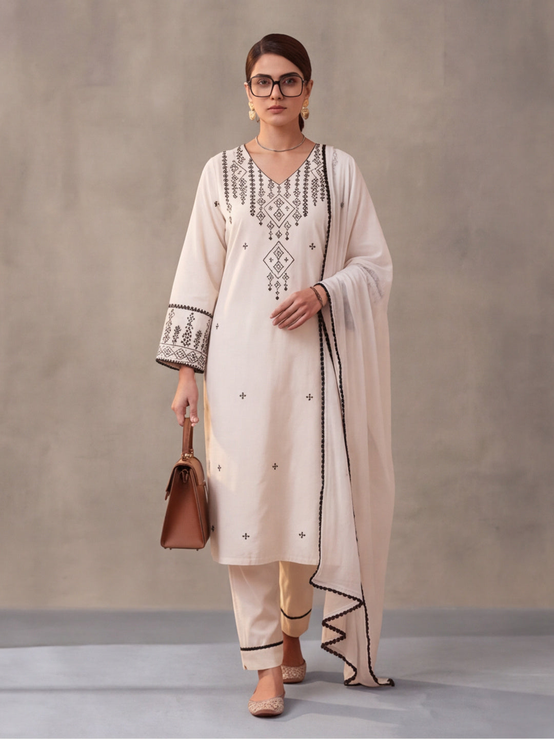 Women Embroidery White Kurta Set with Dupatta