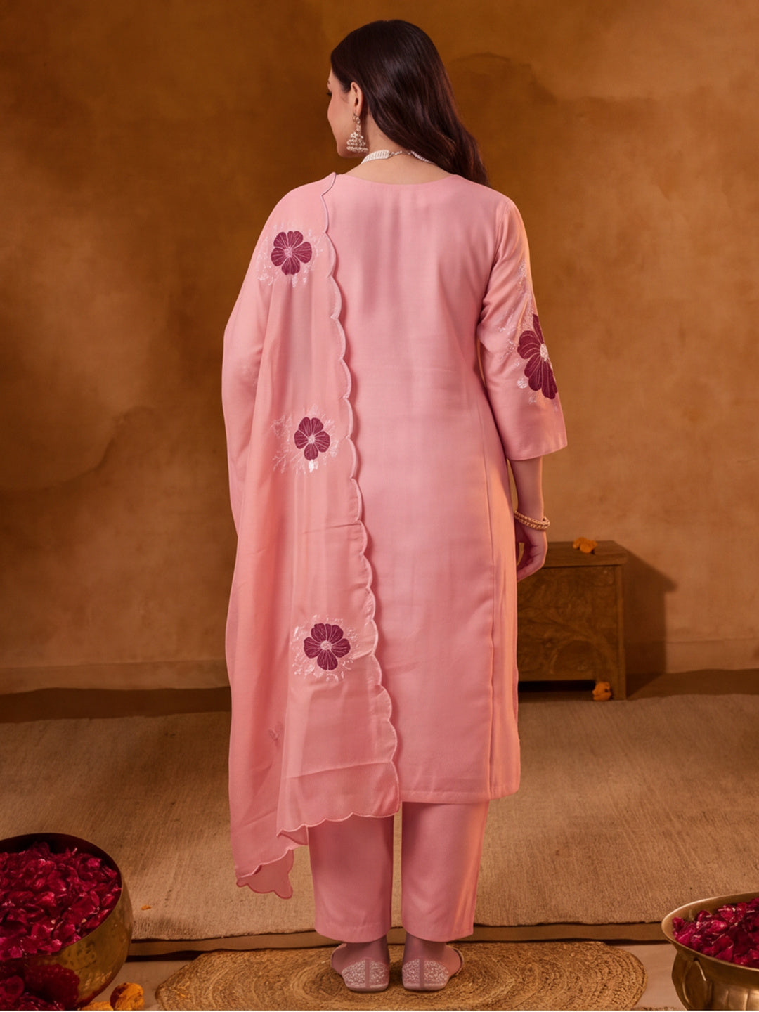 Women Floral Embroidery Peach Kurta Set with Dupatta