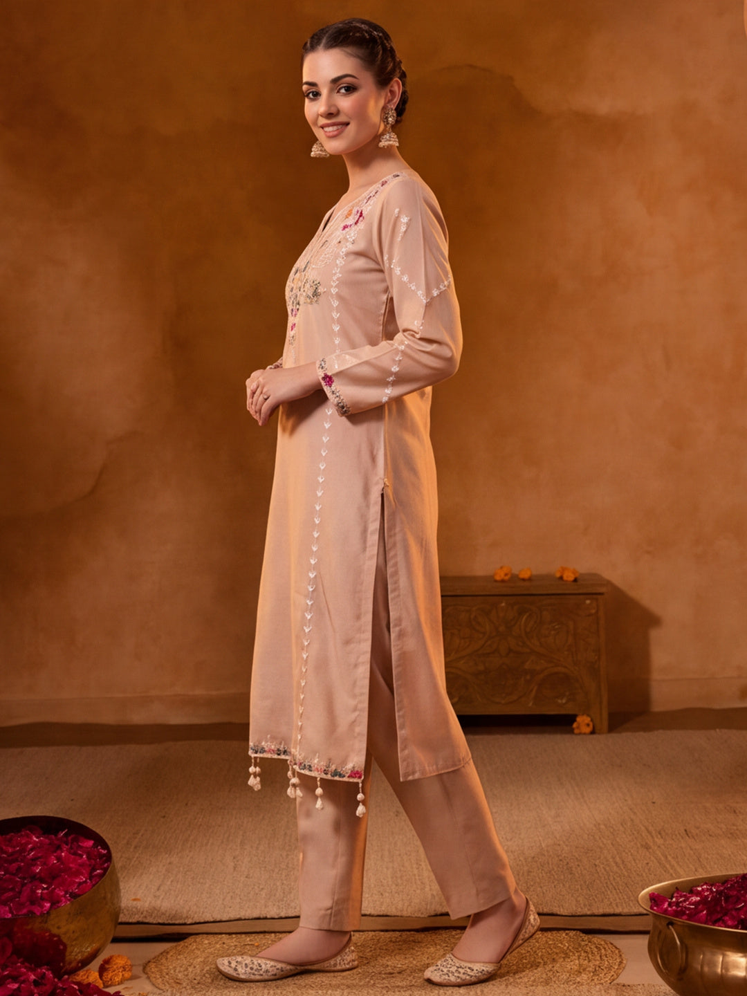 Women Floral Embroidery Peach Kurta Set with Dupatta