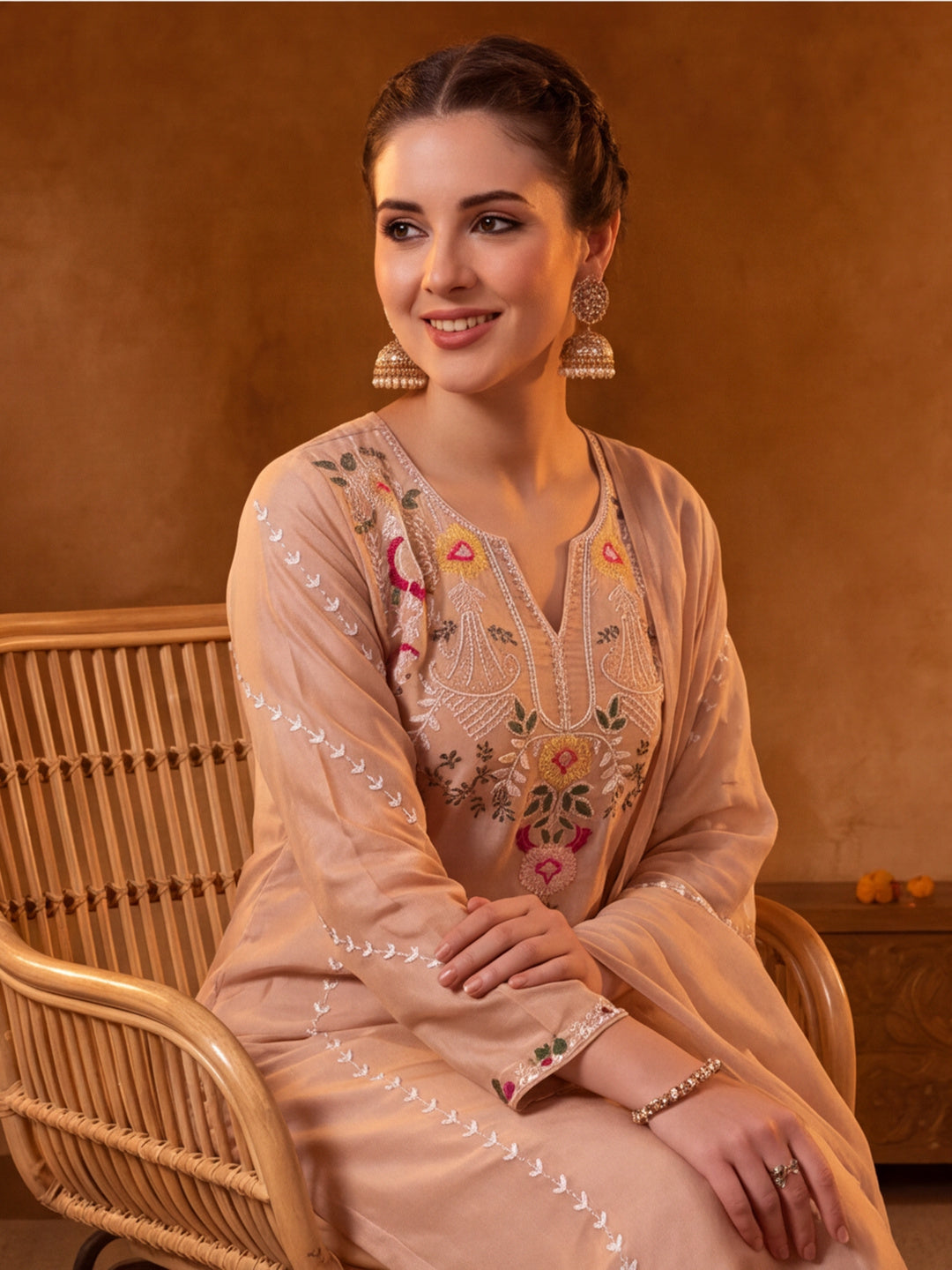Women Floral Embroidery Peach Kurta Set with Dupatta