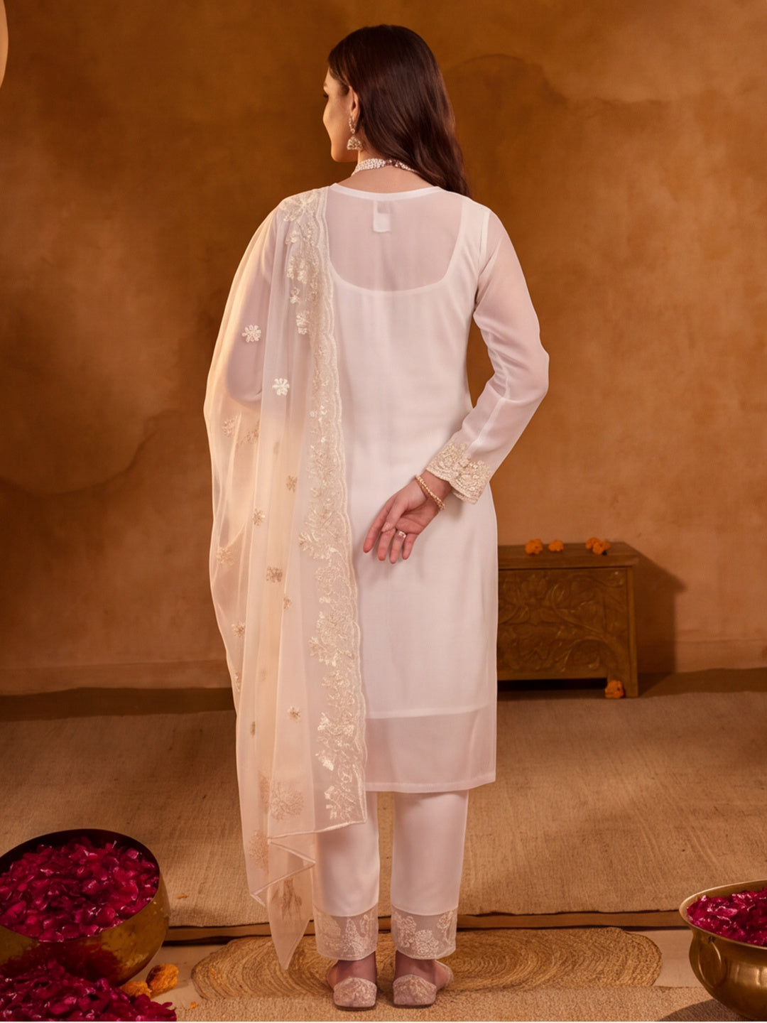 Women Floral Embroidery Cream Kurta Set with Dupatta