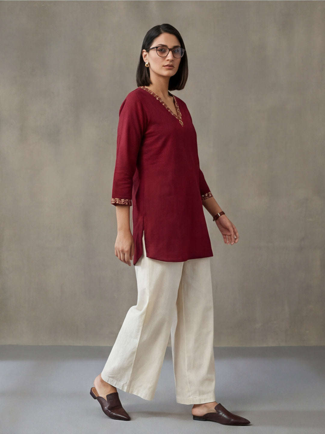 Women's V-Neck Printed Straight Three-Quarter Sleeves Cotton Short Kurti