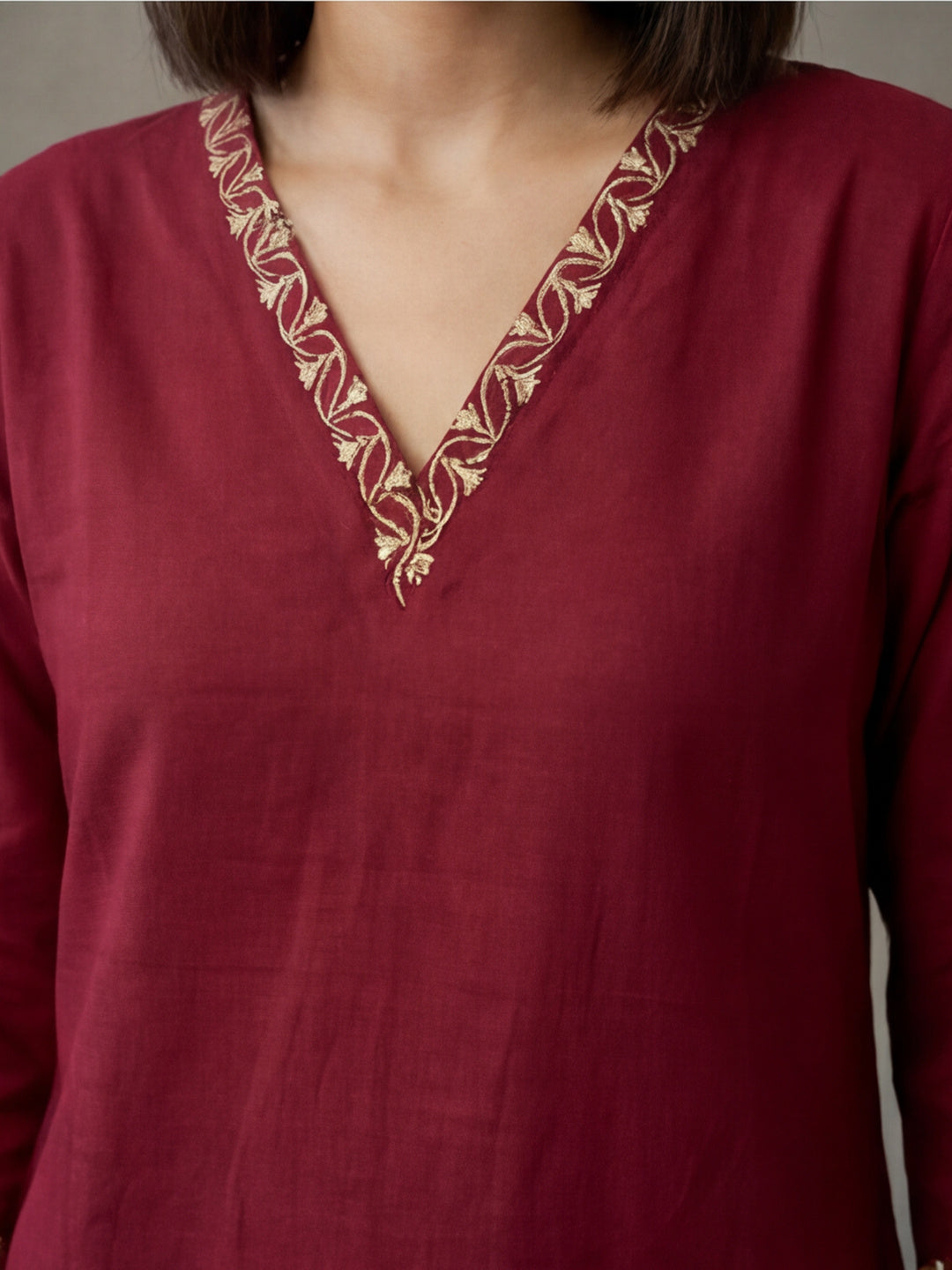 Women's V-Neck Printed Straight Three-Quarter Sleeves Cotton Short Kurti