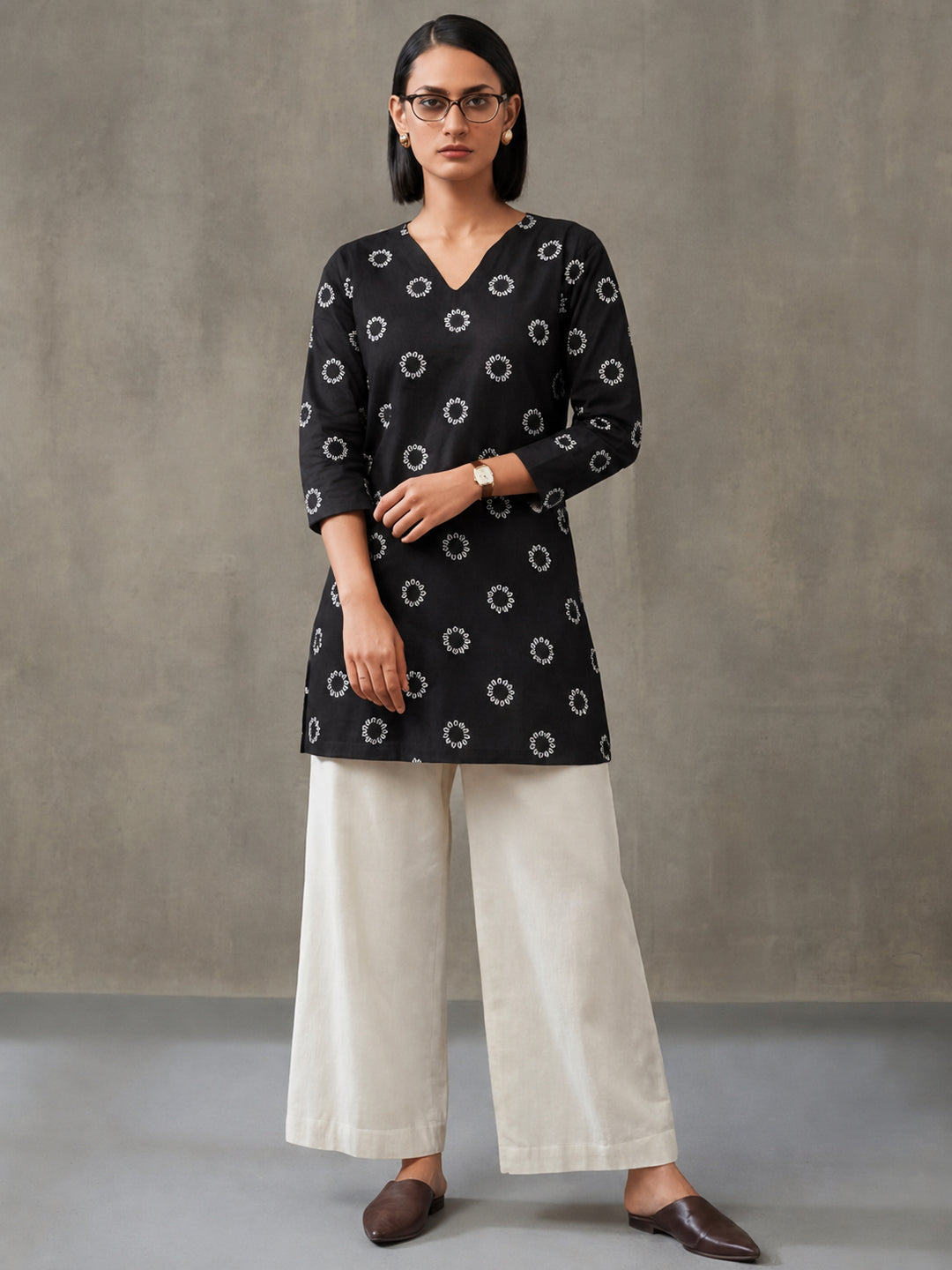 Women's V-Neck Printed Straight Three-Quarter Sleeves Cotton Short Kurti