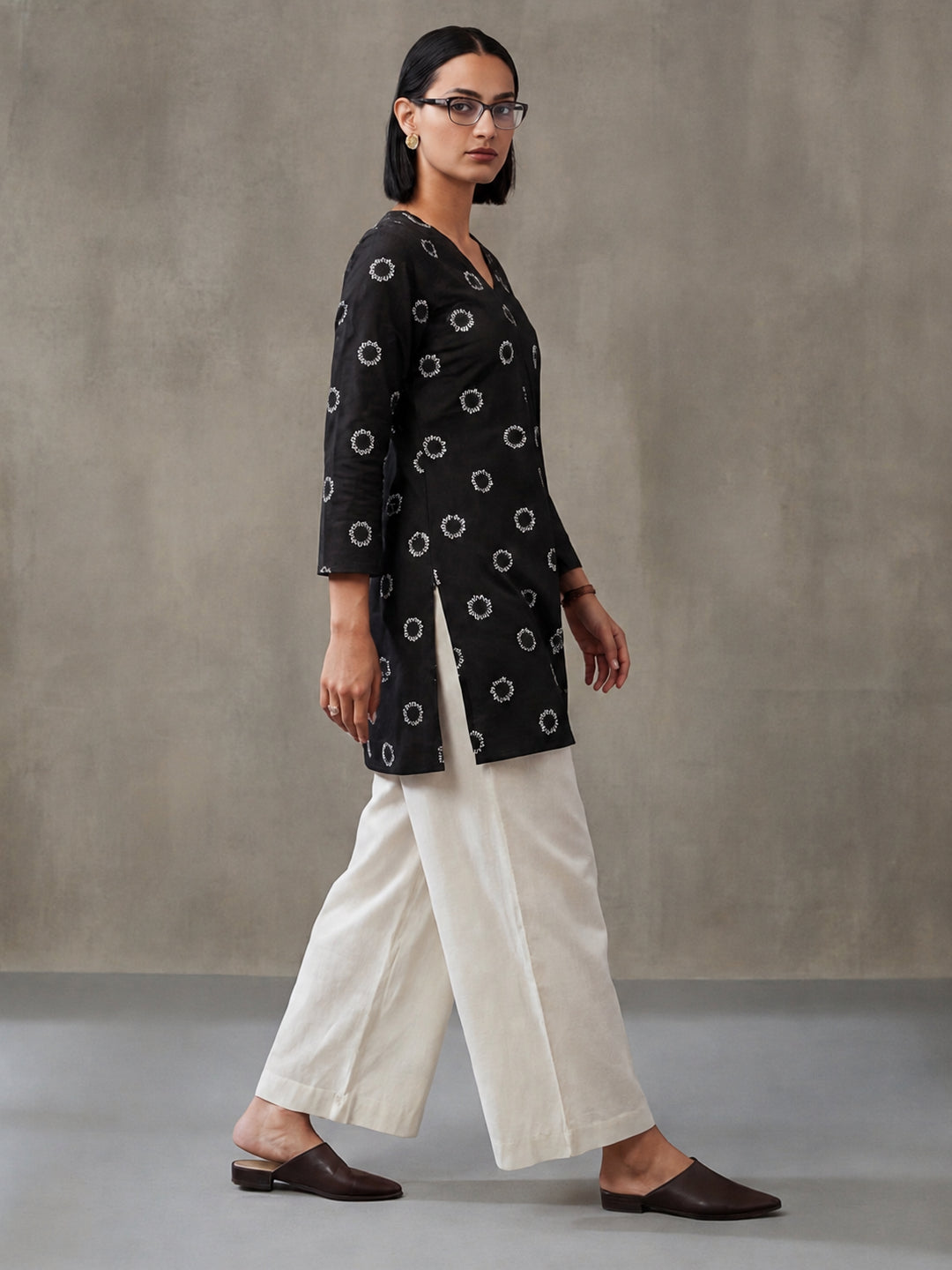 Women's V-Neck Printed Straight Three-Quarter Sleeves Cotton Short Kurti