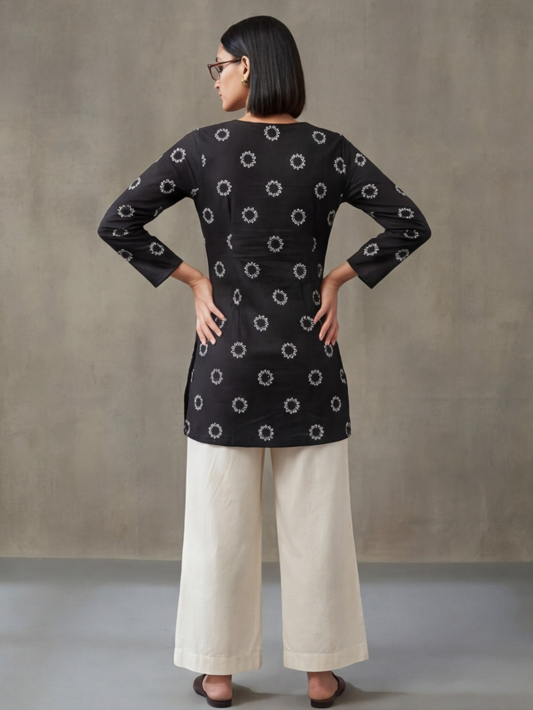 Women's V-Neck Printed Straight Three-Quarter Sleeves Cotton Short Kurti
