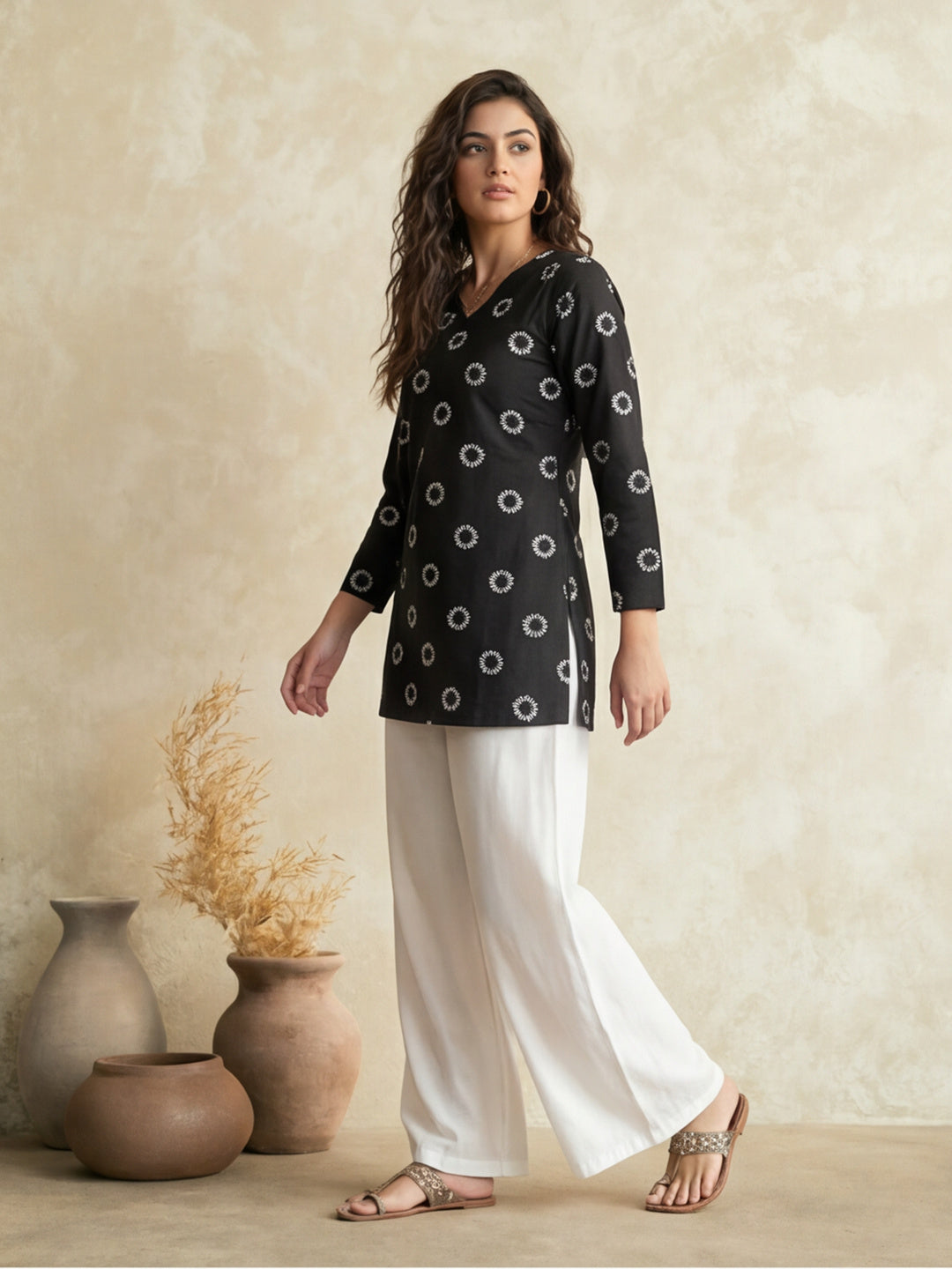 Women's V-Neck Printed Straight Three-Quarter Sleeves Cotton Short Kurti