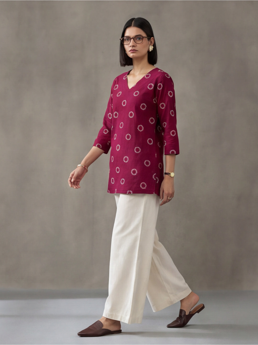 Women's V-Neck Printed Straight Three-Quarter Sleeves Cotton Short Kurti