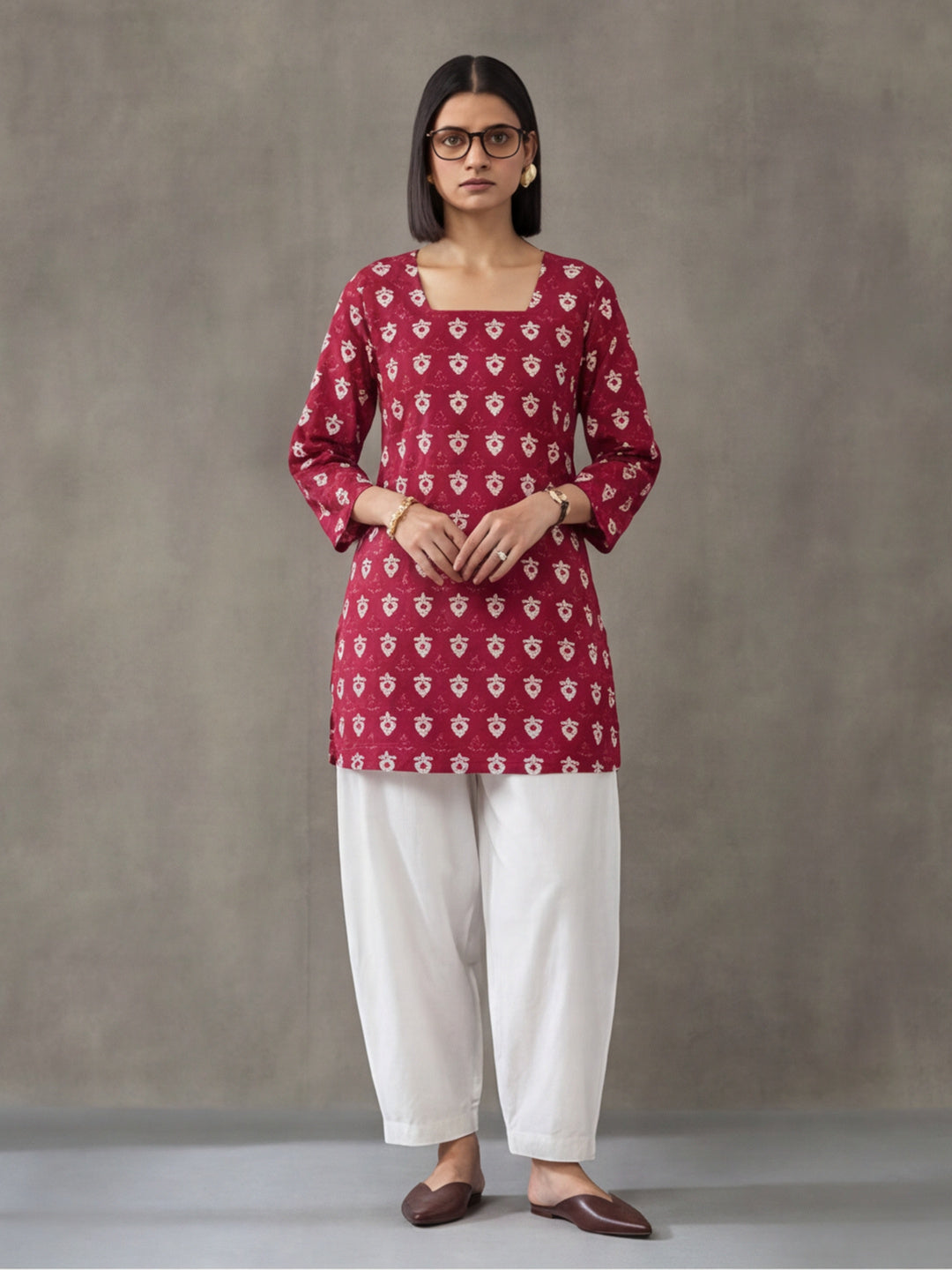 Women's V-Neck Printed Straight Three-Quarter Sleeves Cotton Short Kurti