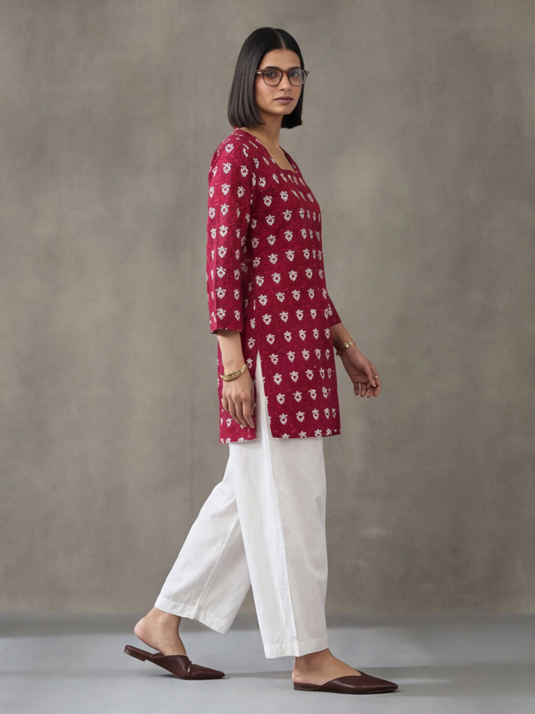 Women's V-Neck Printed Straight Three-Quarter Sleeves Cotton Short Kurti
